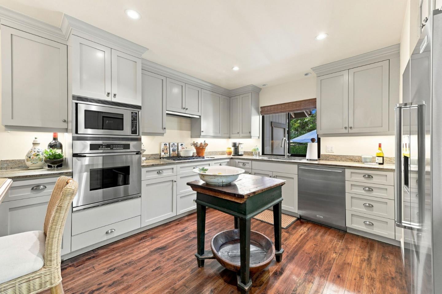 1252 Sharon Park DR