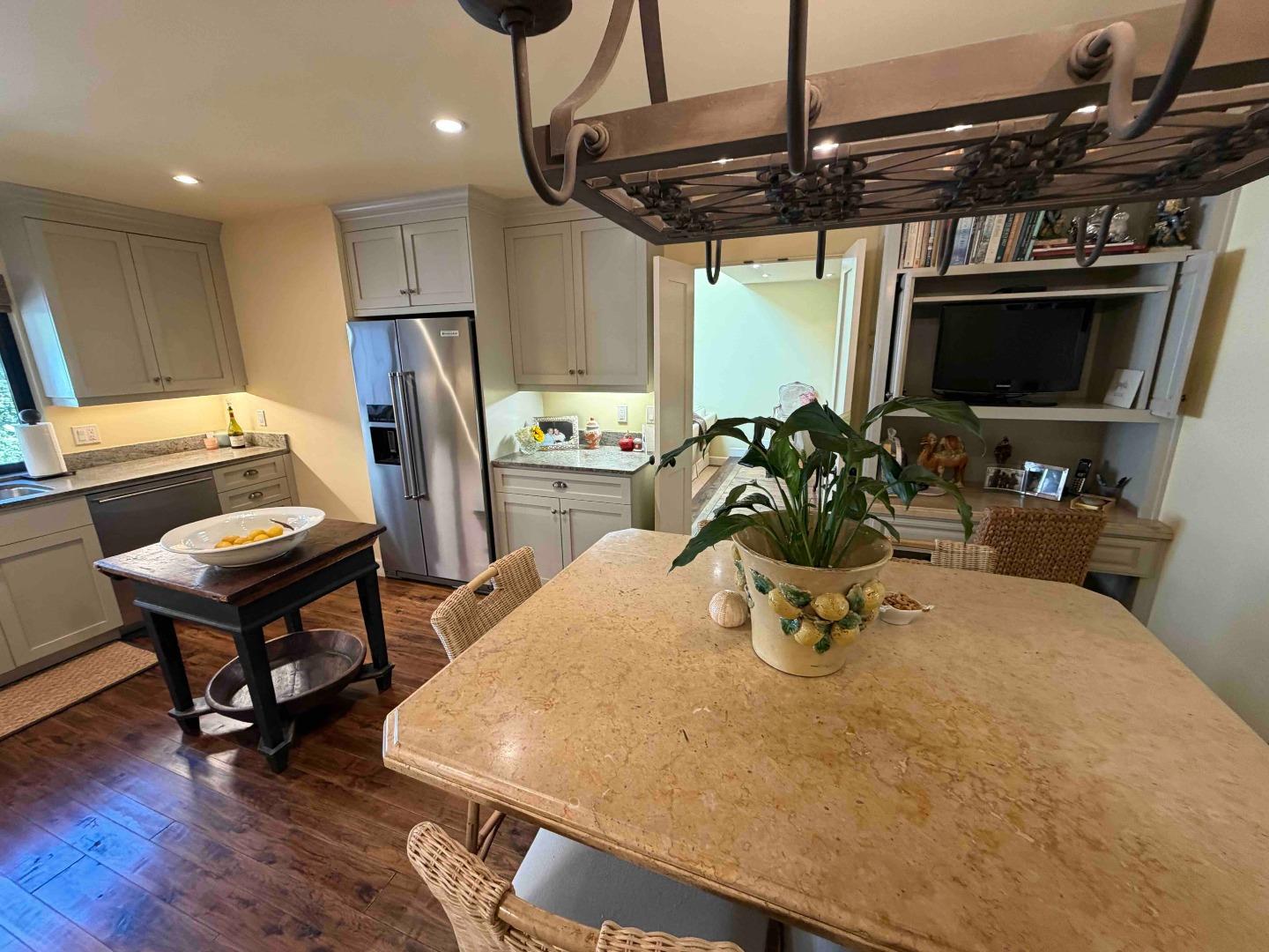 1252 Sharon Park DR