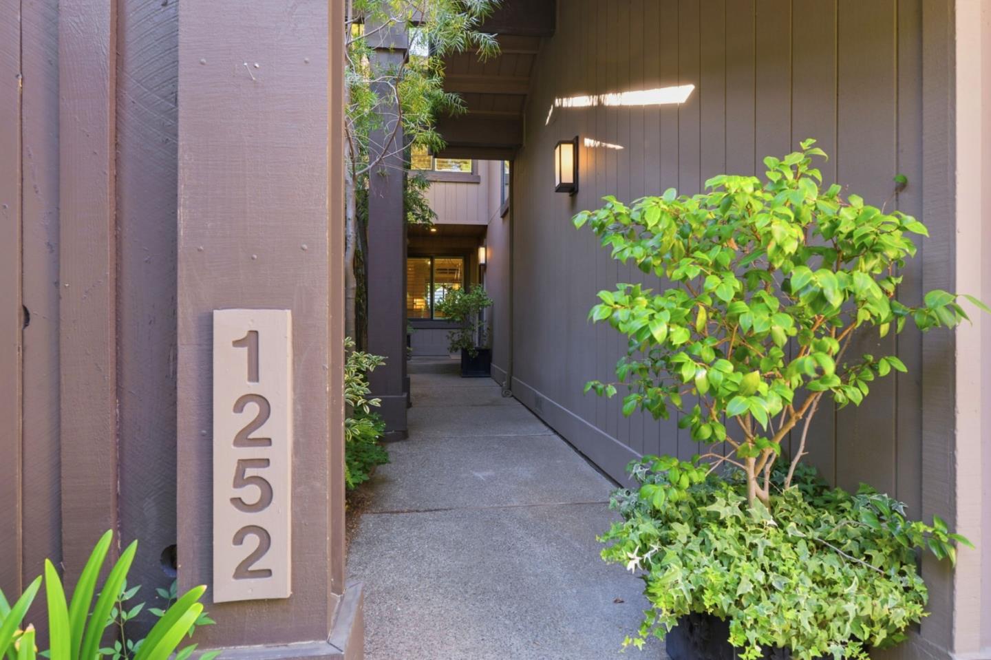 1252 Sharon Park DR