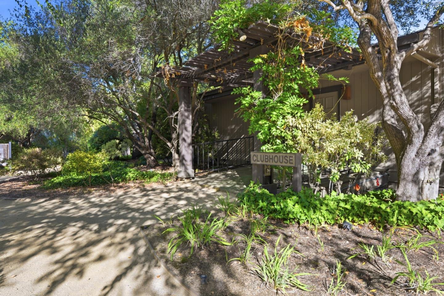 1252 Sharon Park DR