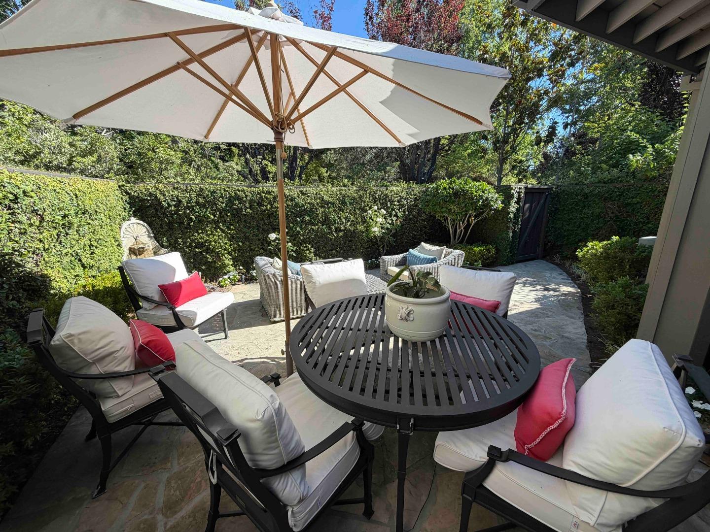 1252 Sharon Park DR