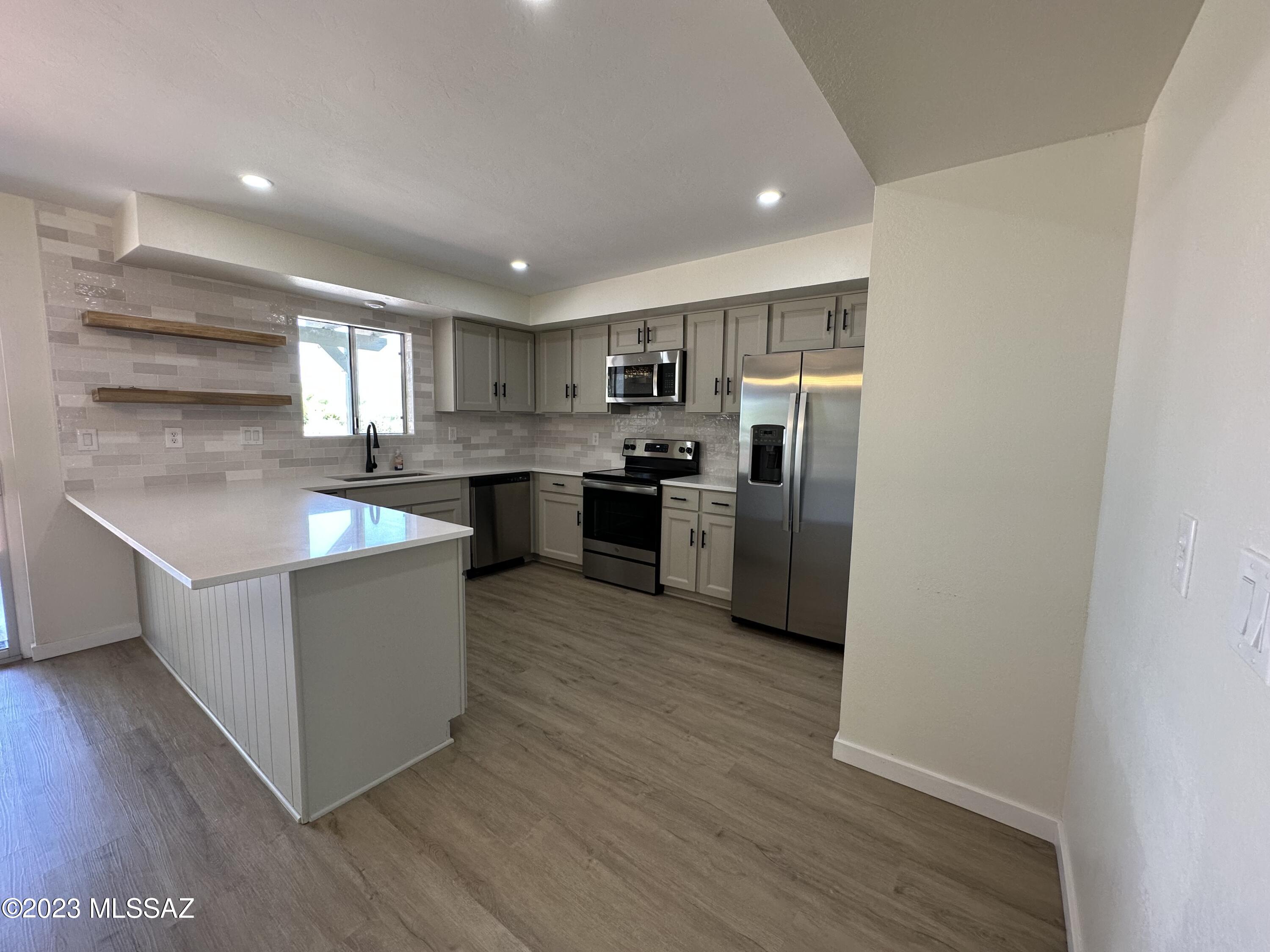 120 W Calle Melendrez