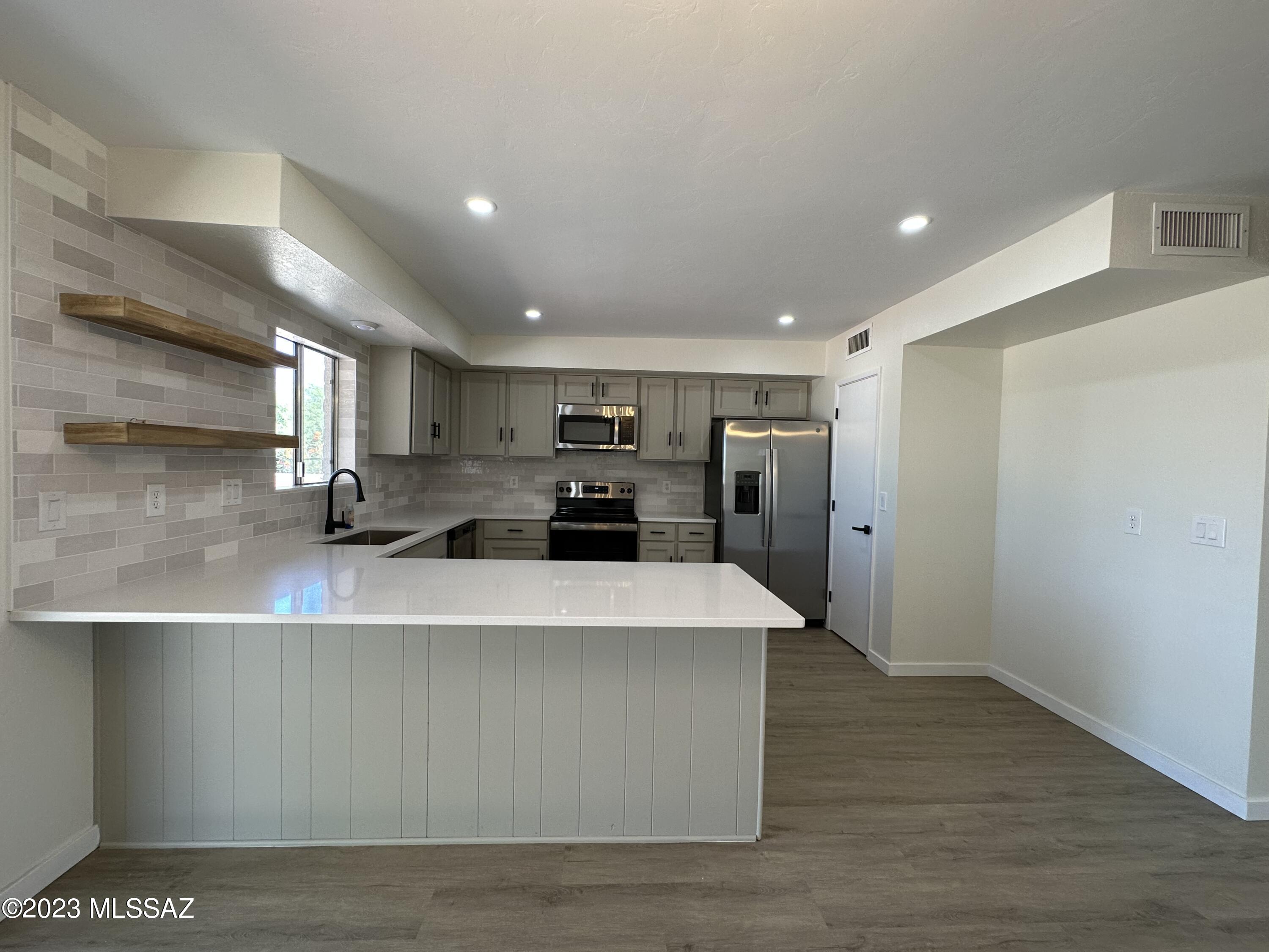 120 W Calle Melendrez