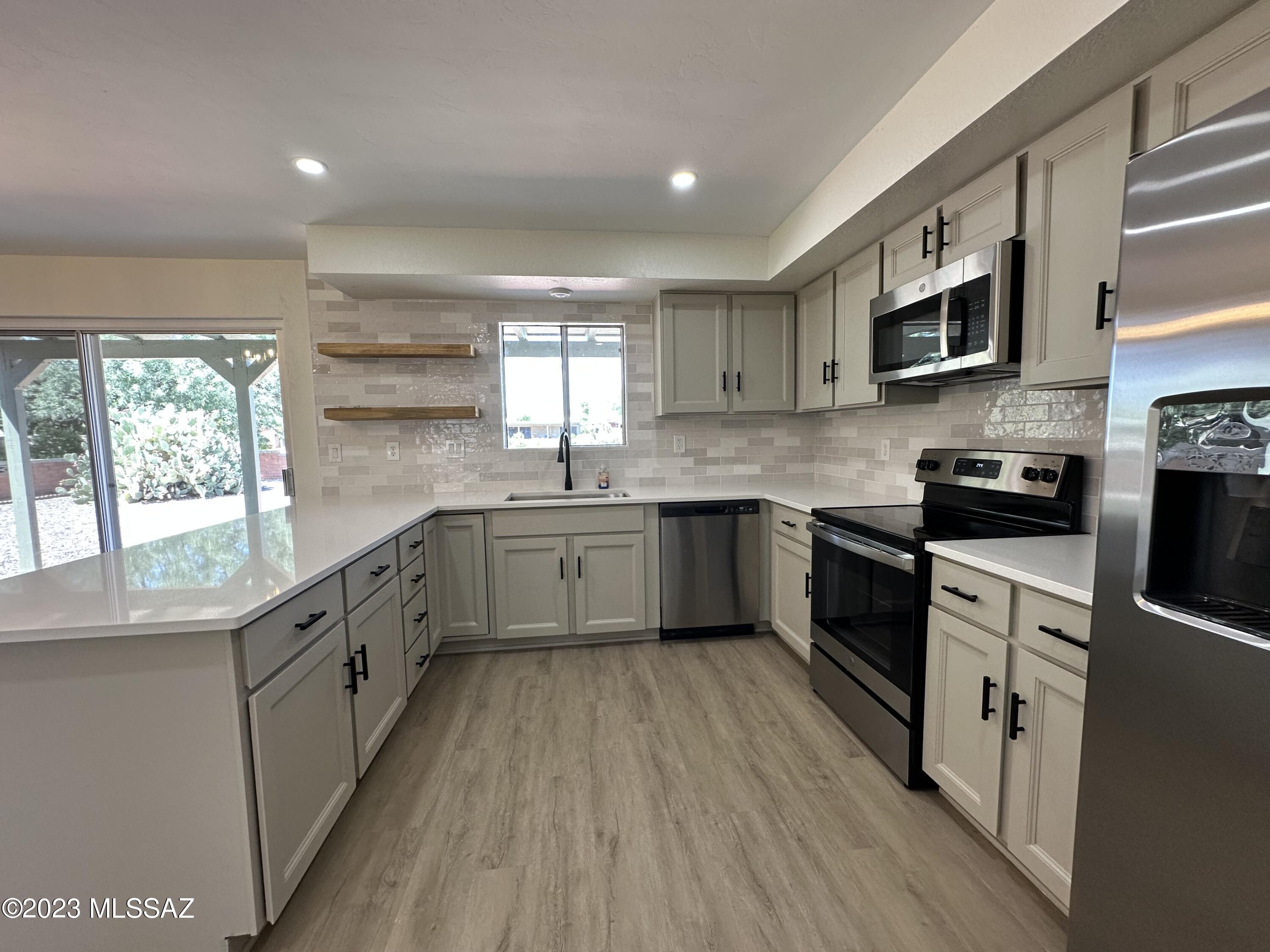 120 W Calle Melendrez