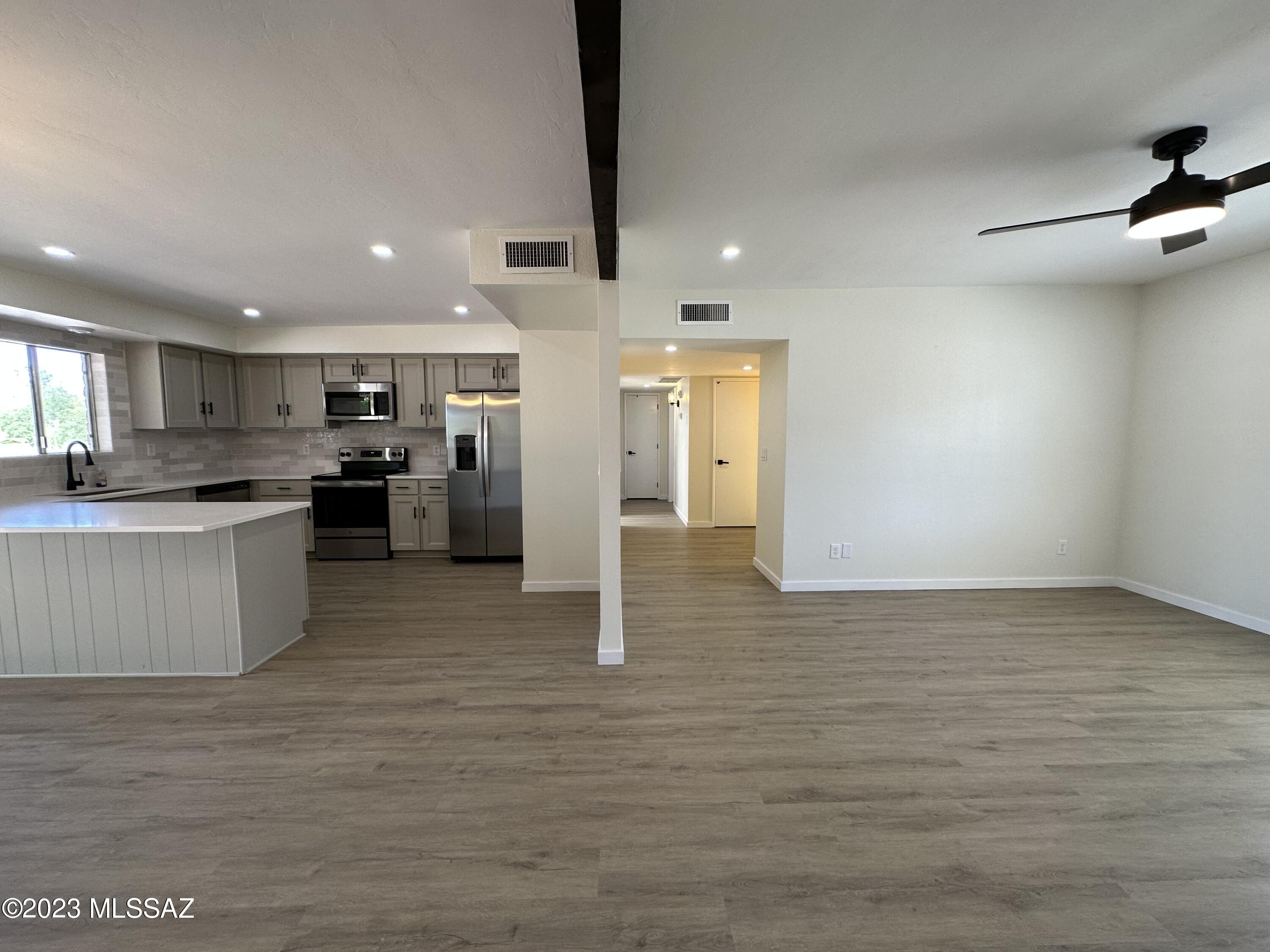 120 W Calle Melendrez