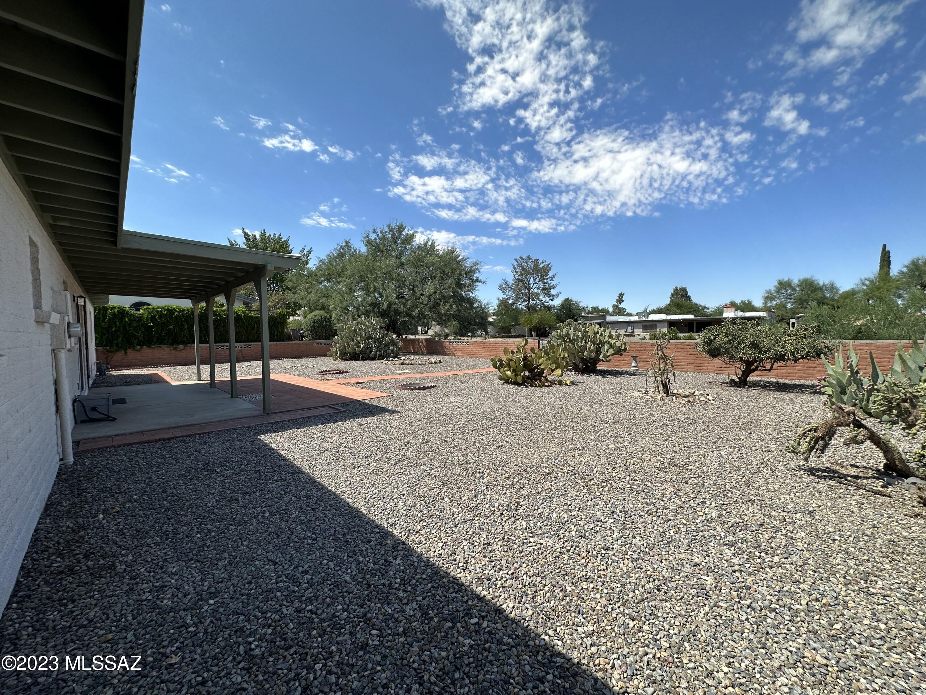 120 W Calle Melendrez