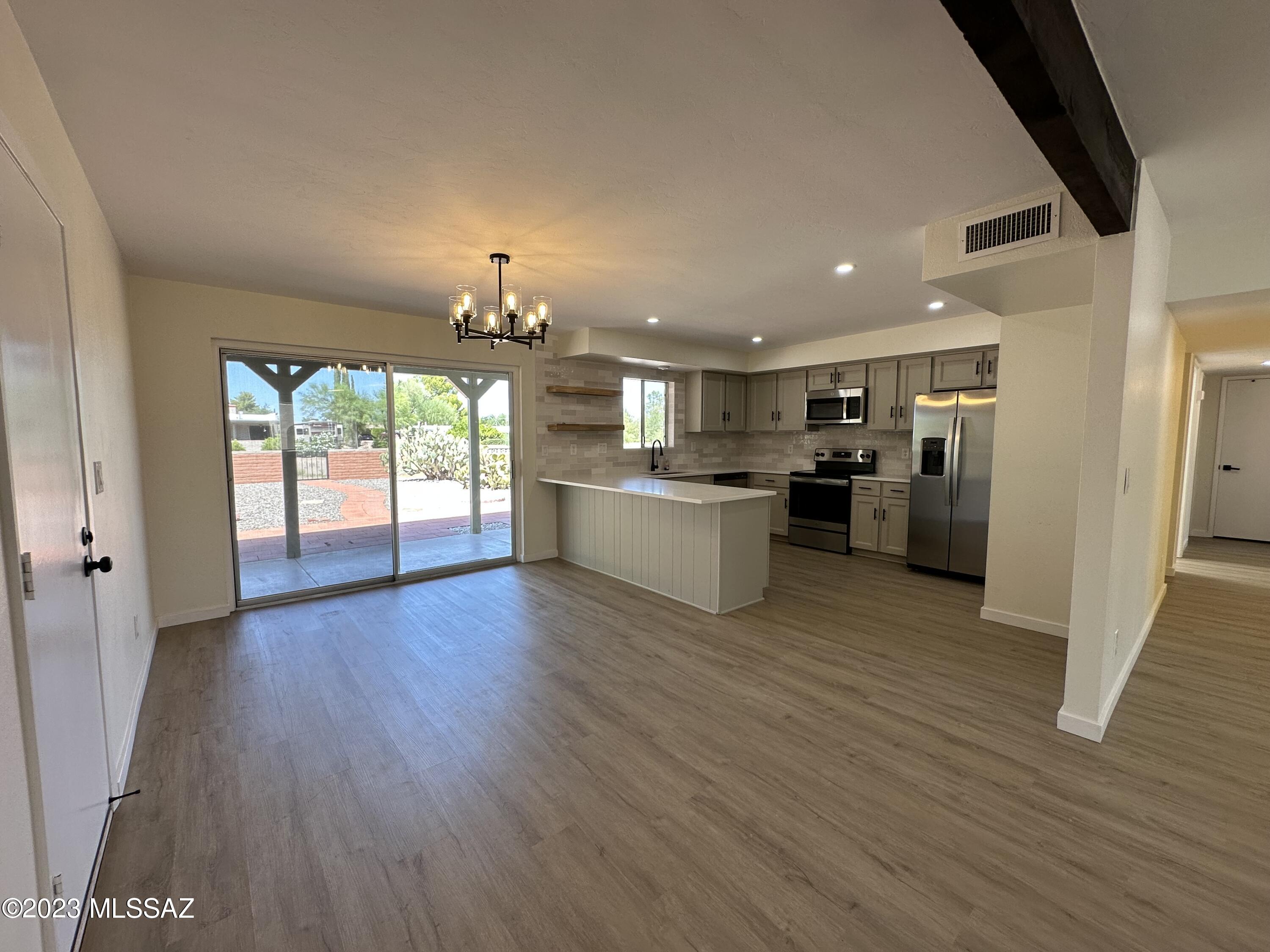 120 W Calle Melendrez