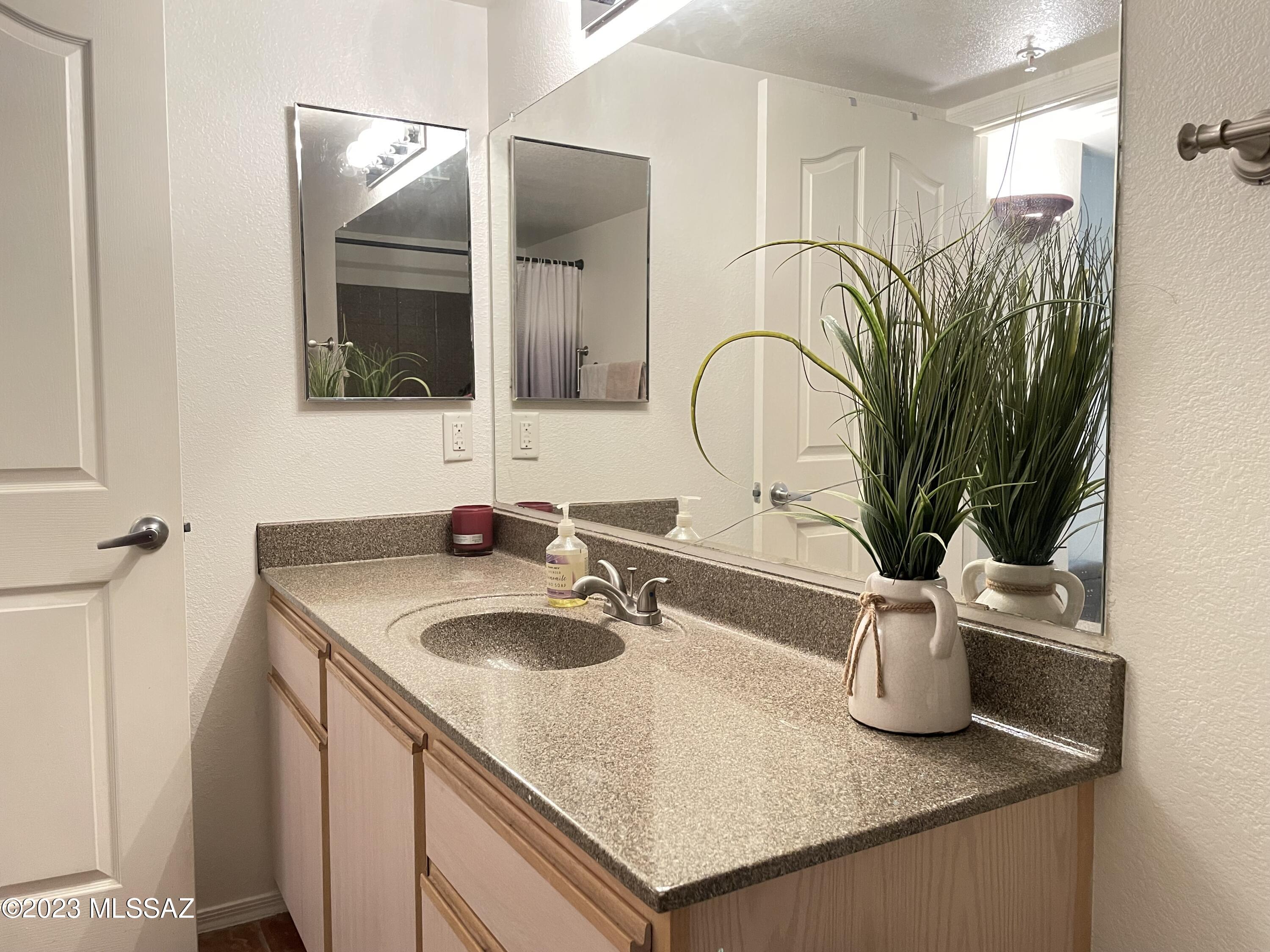 5751 N Kolb Road Unit: 19101