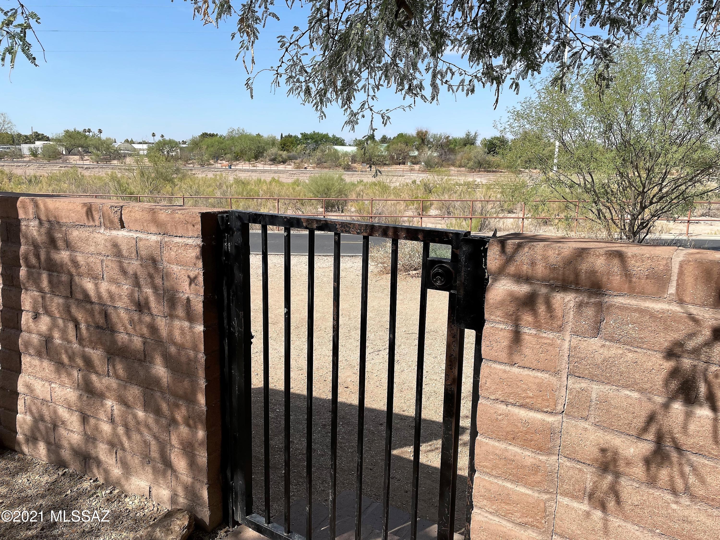 2024 E River Road Unit: 100