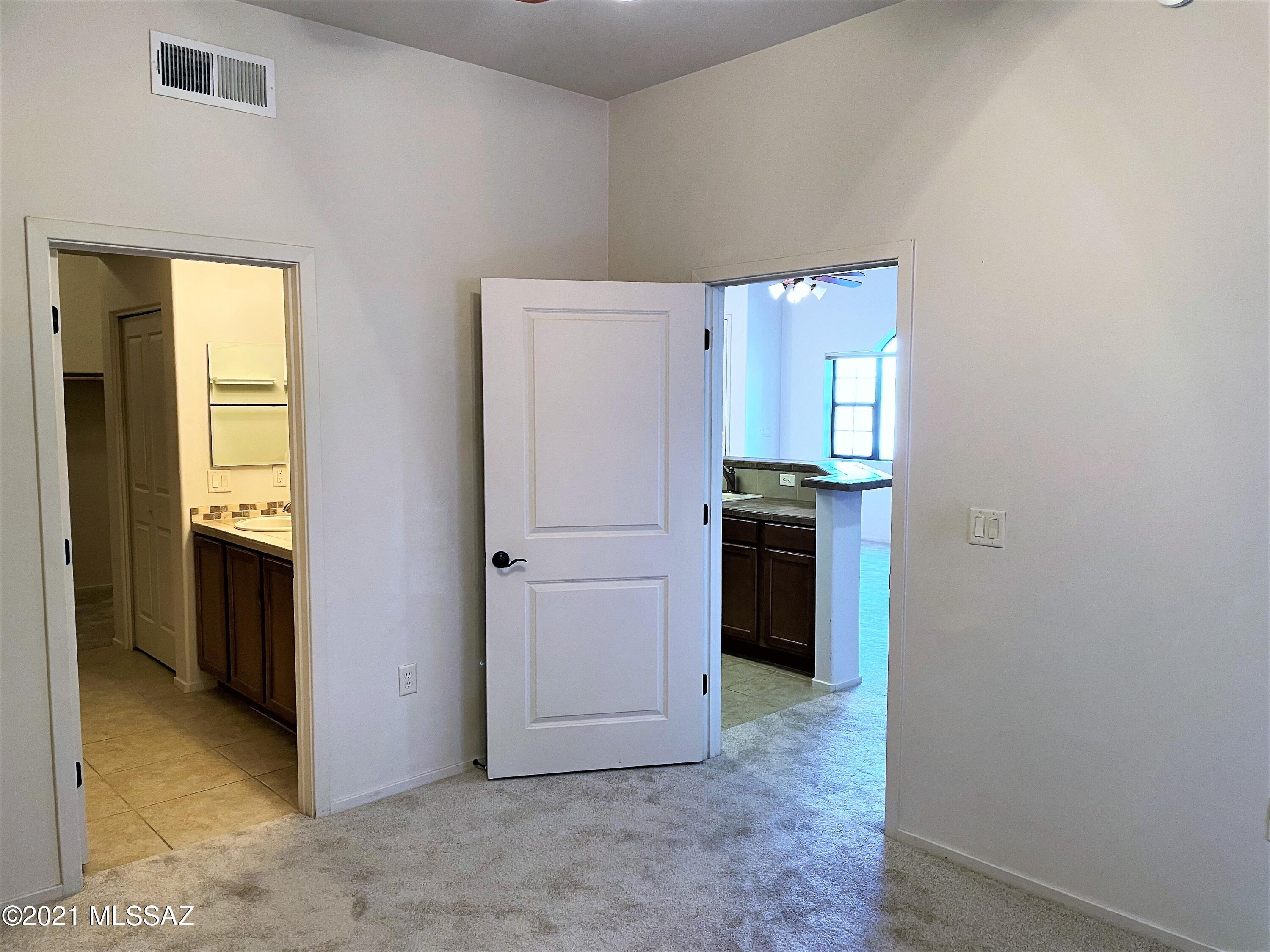 2024 E River Road Unit: 100