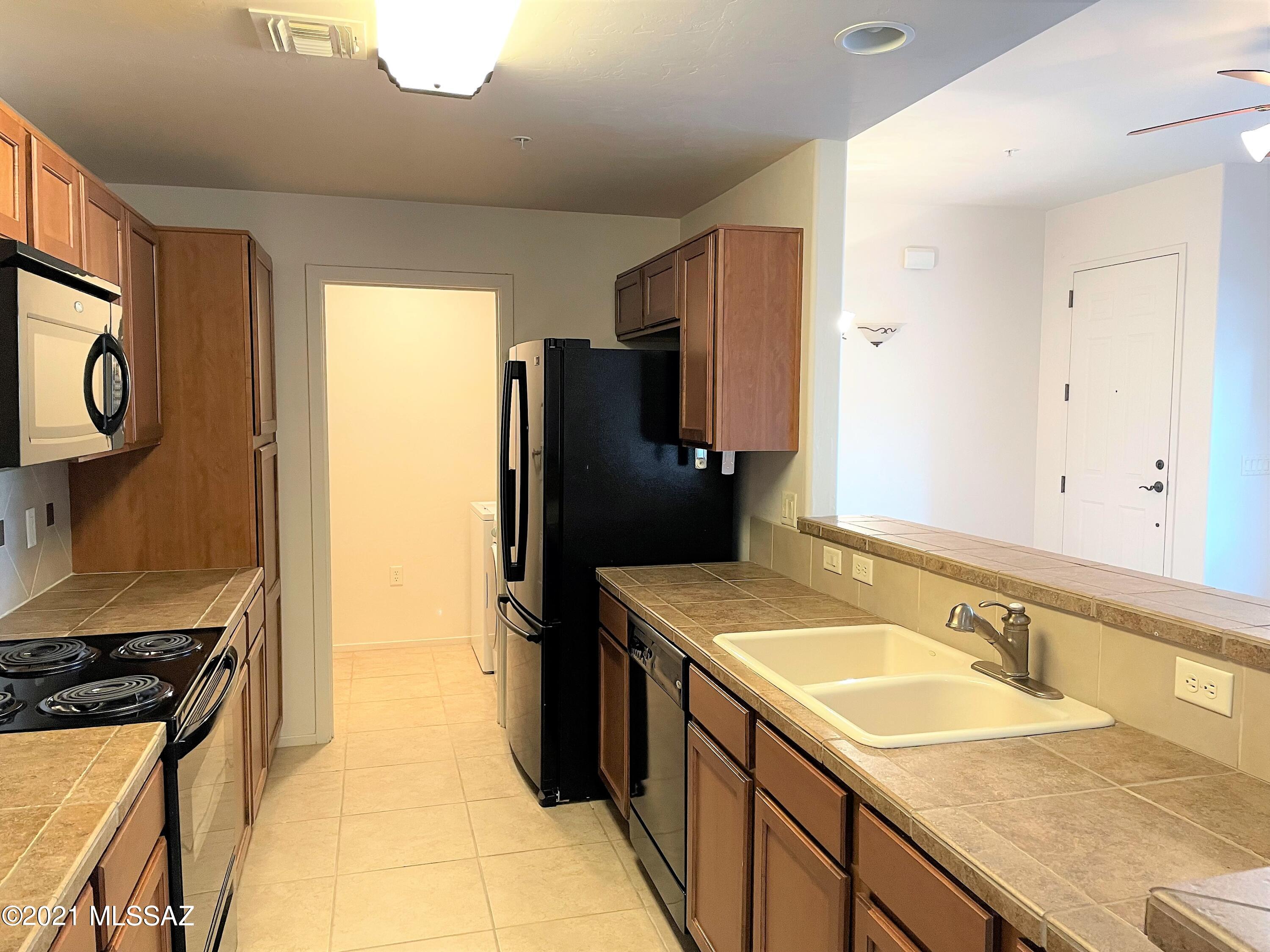 2024 E River Road Unit: 100