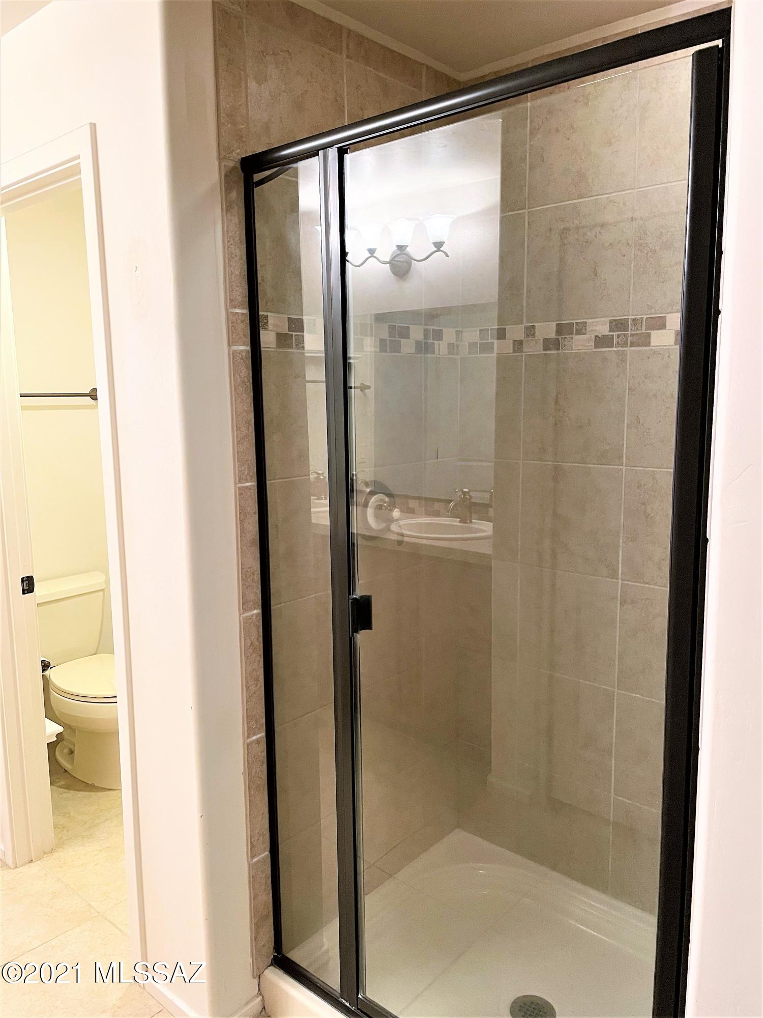 2024 E River Road Unit: 100