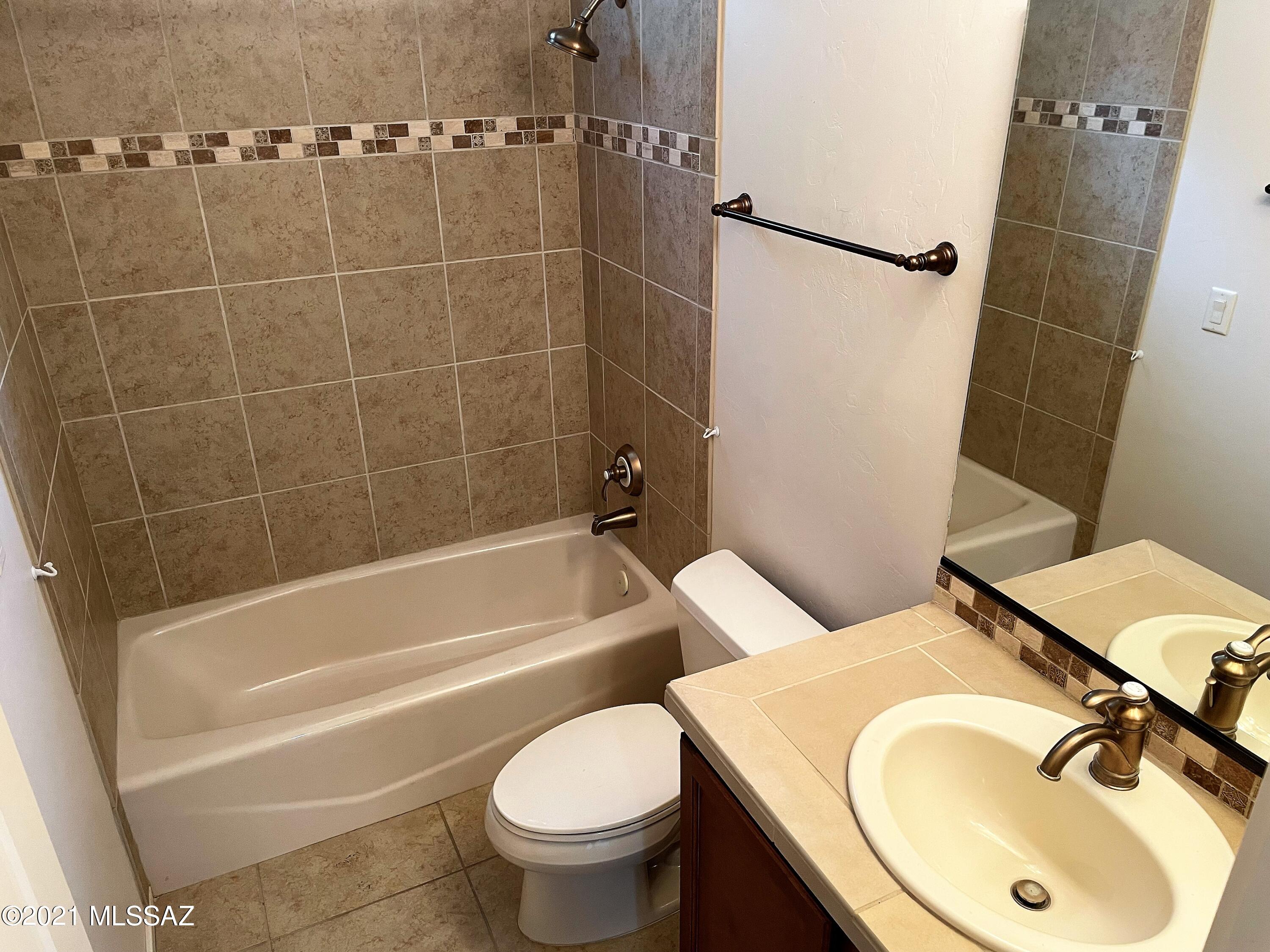 2024 E River Road Unit: 100