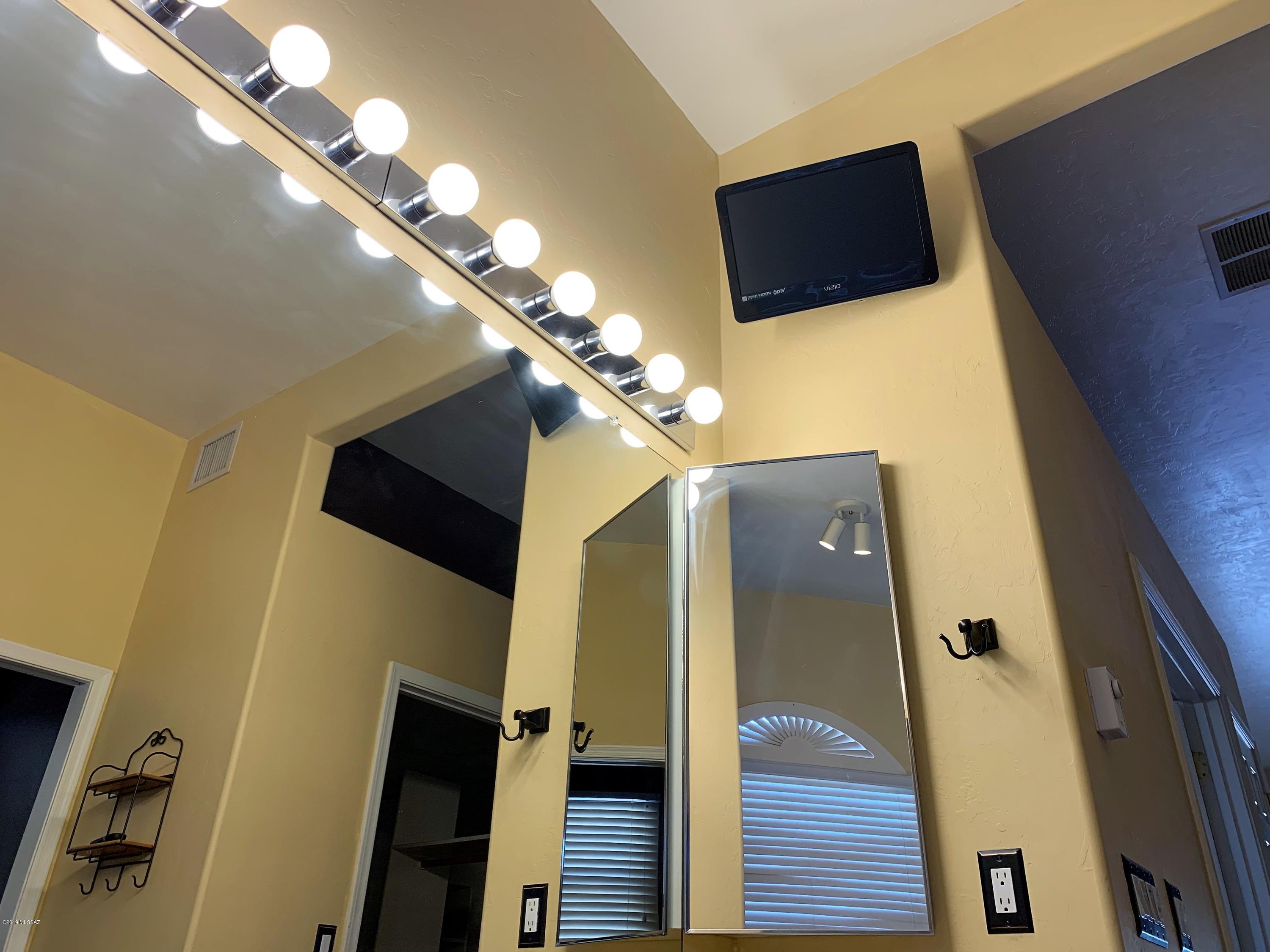 11067 N Cloud View Place