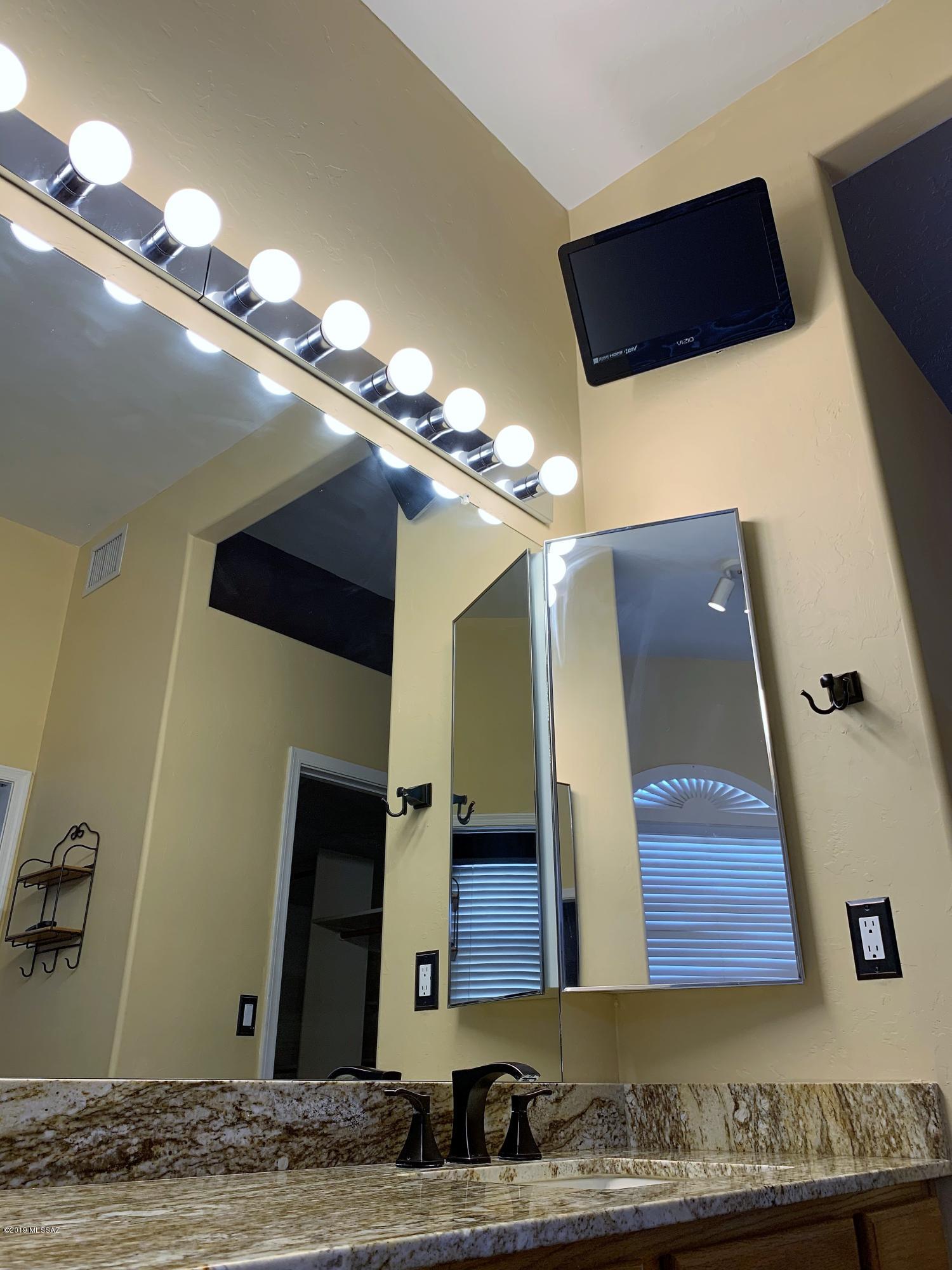 11067 N Cloud View Place