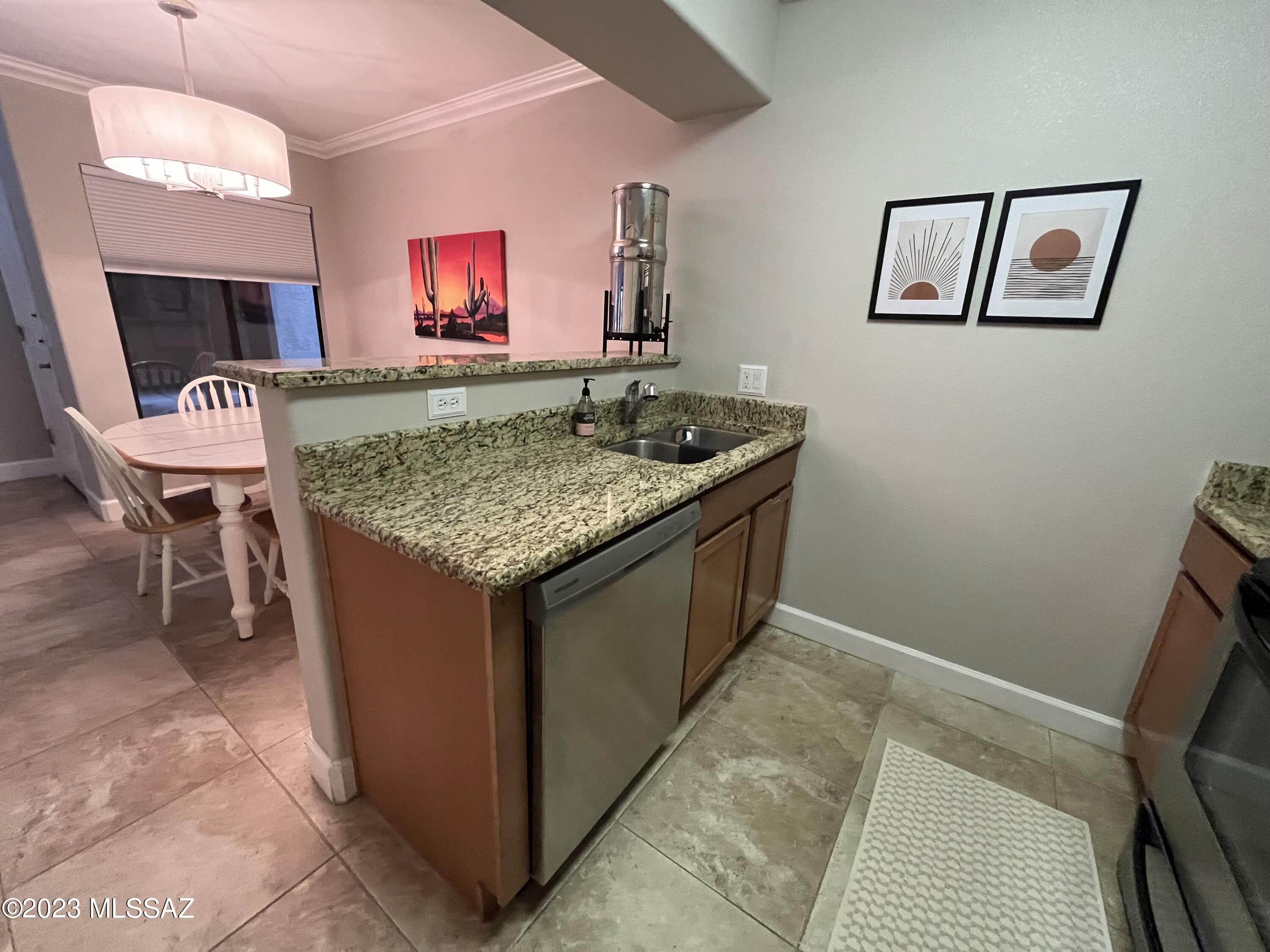 5751 N KOLB Road Unit: 40103