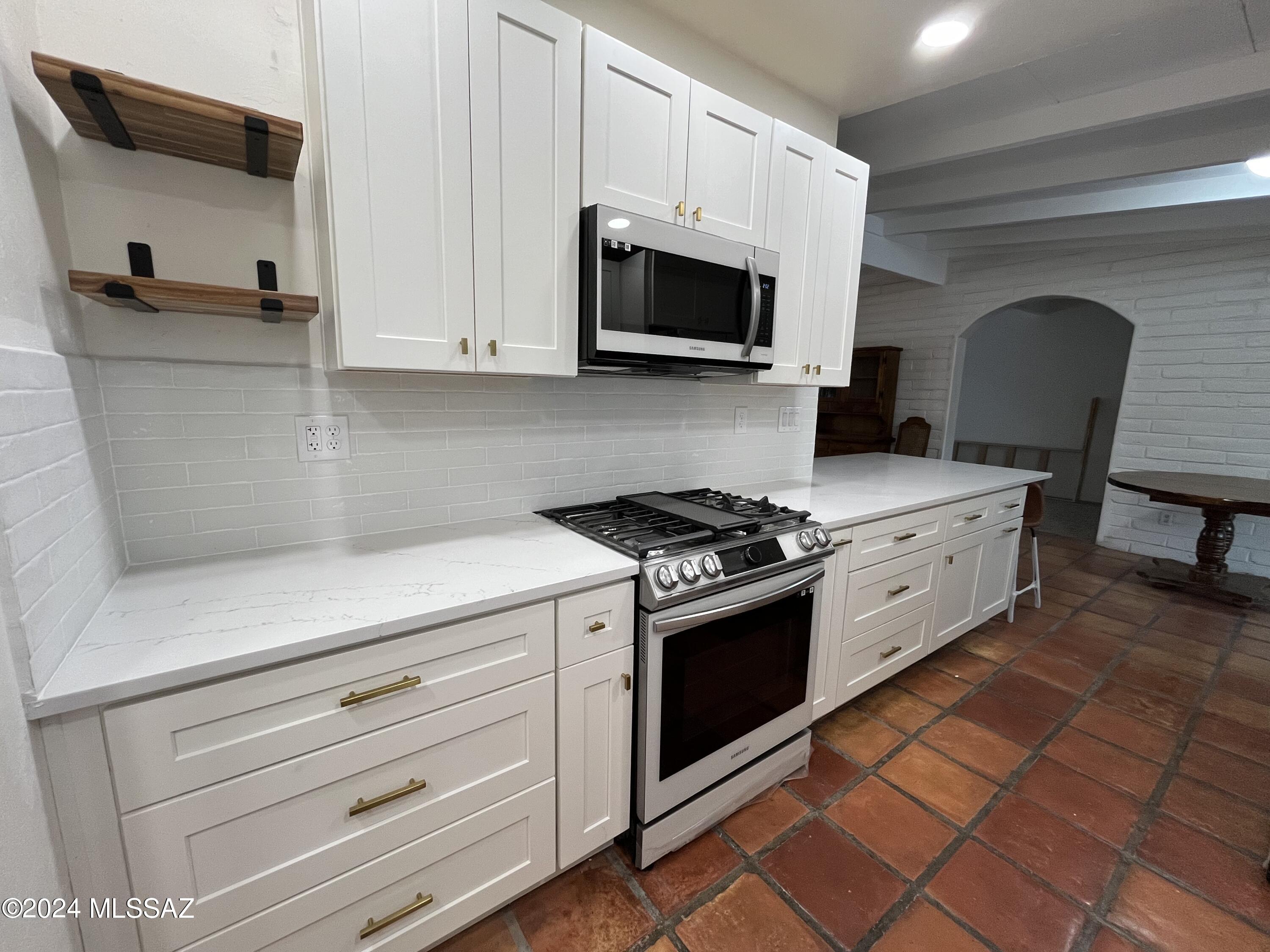 5532 E Spring Street