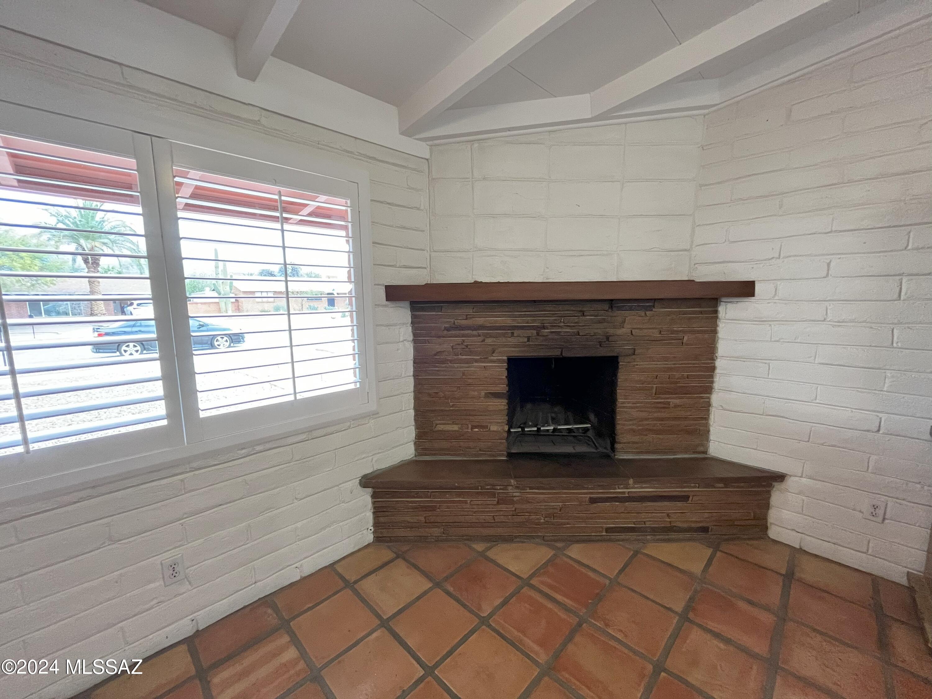 5532 E Spring Street