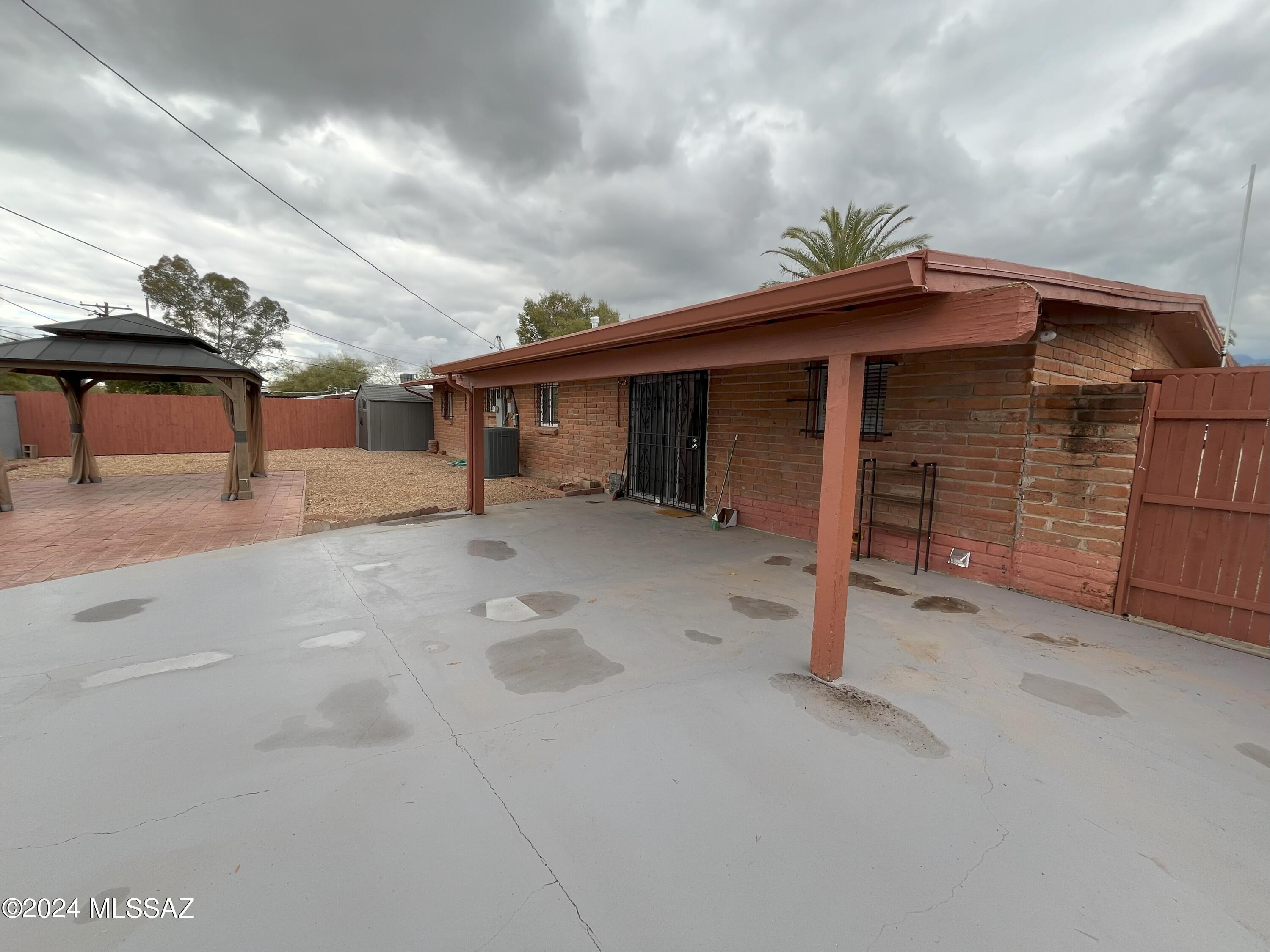 5532 E Spring Street