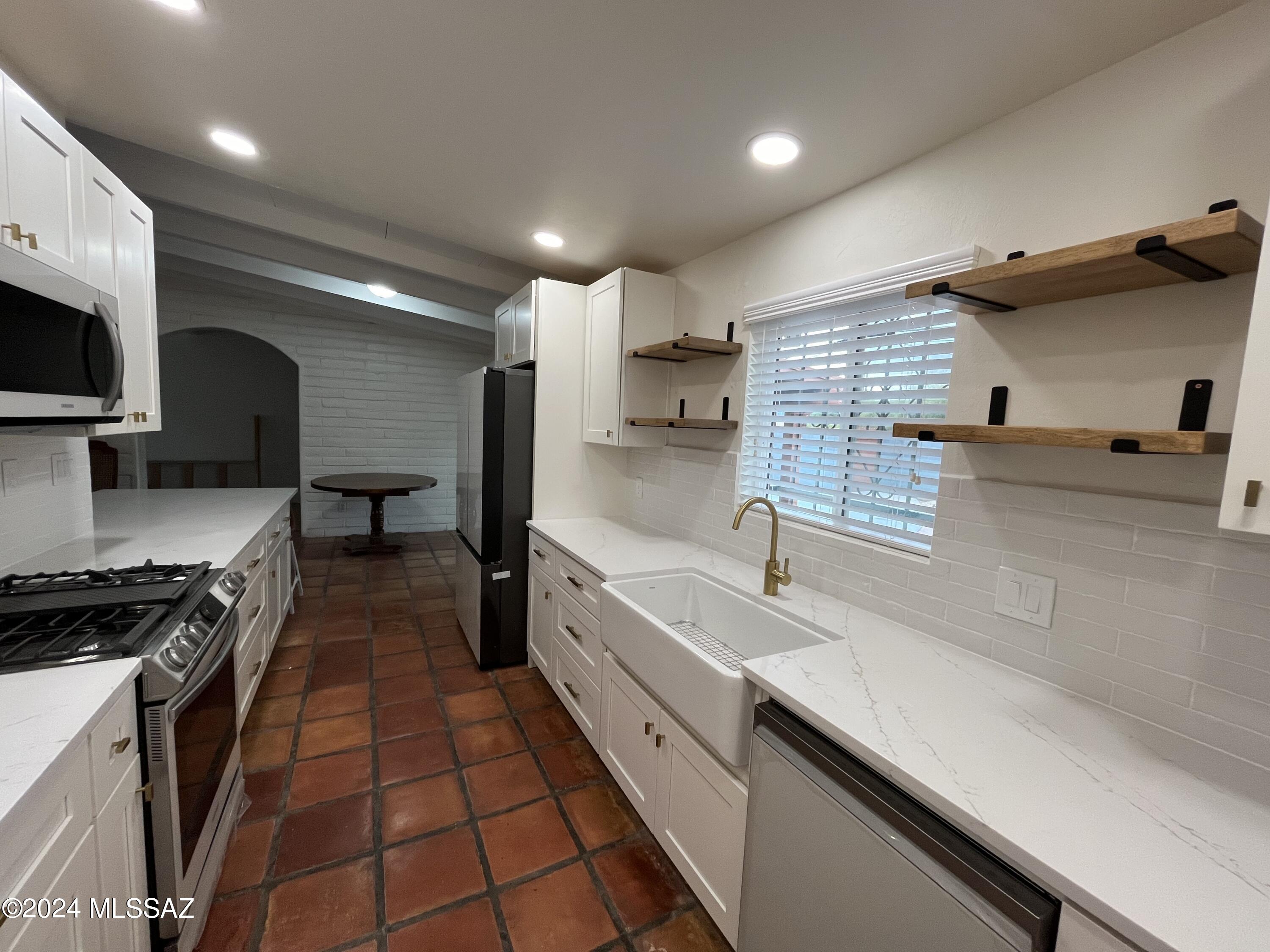 5532 E Spring Street