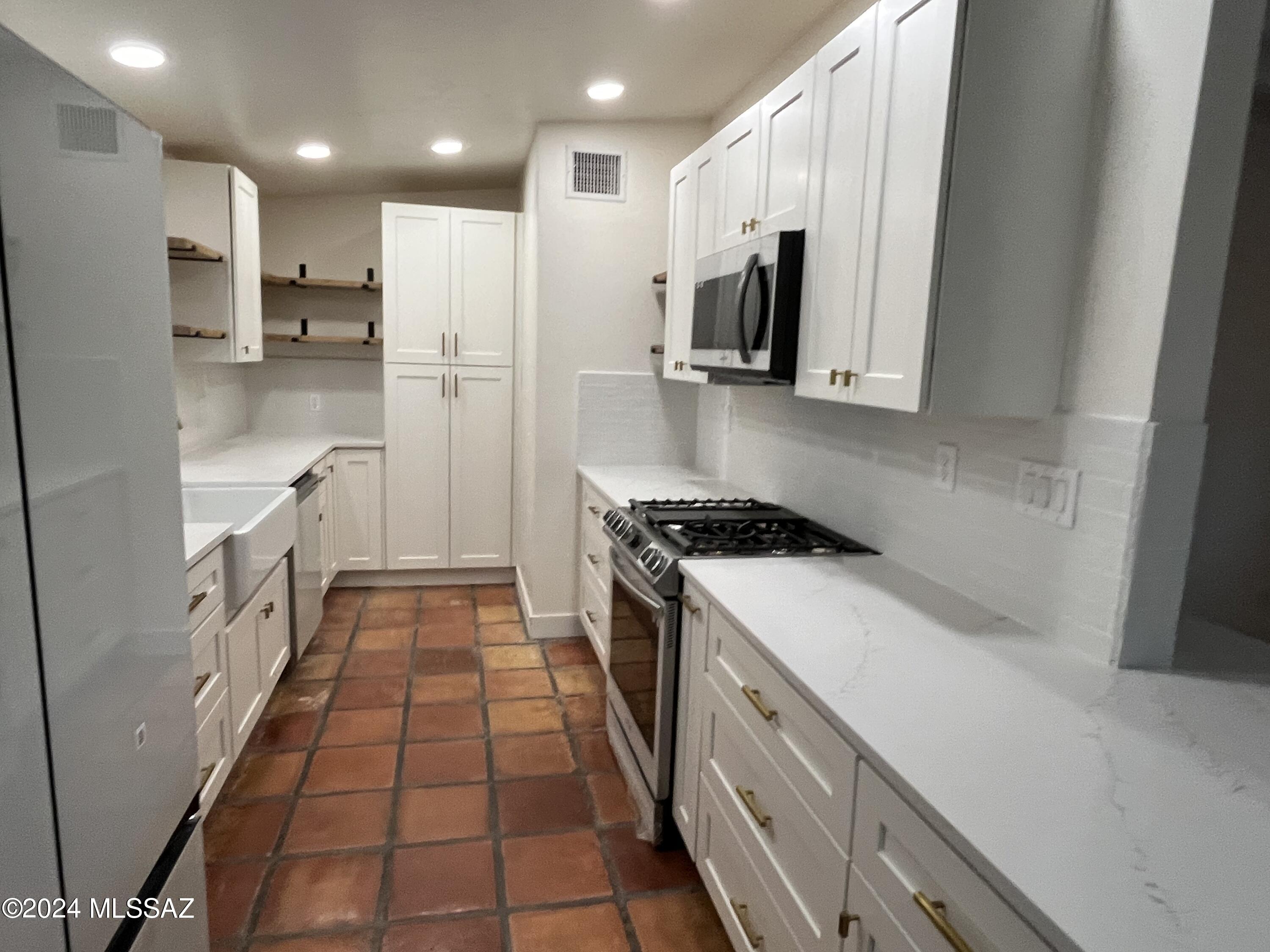 5532 E Spring Street