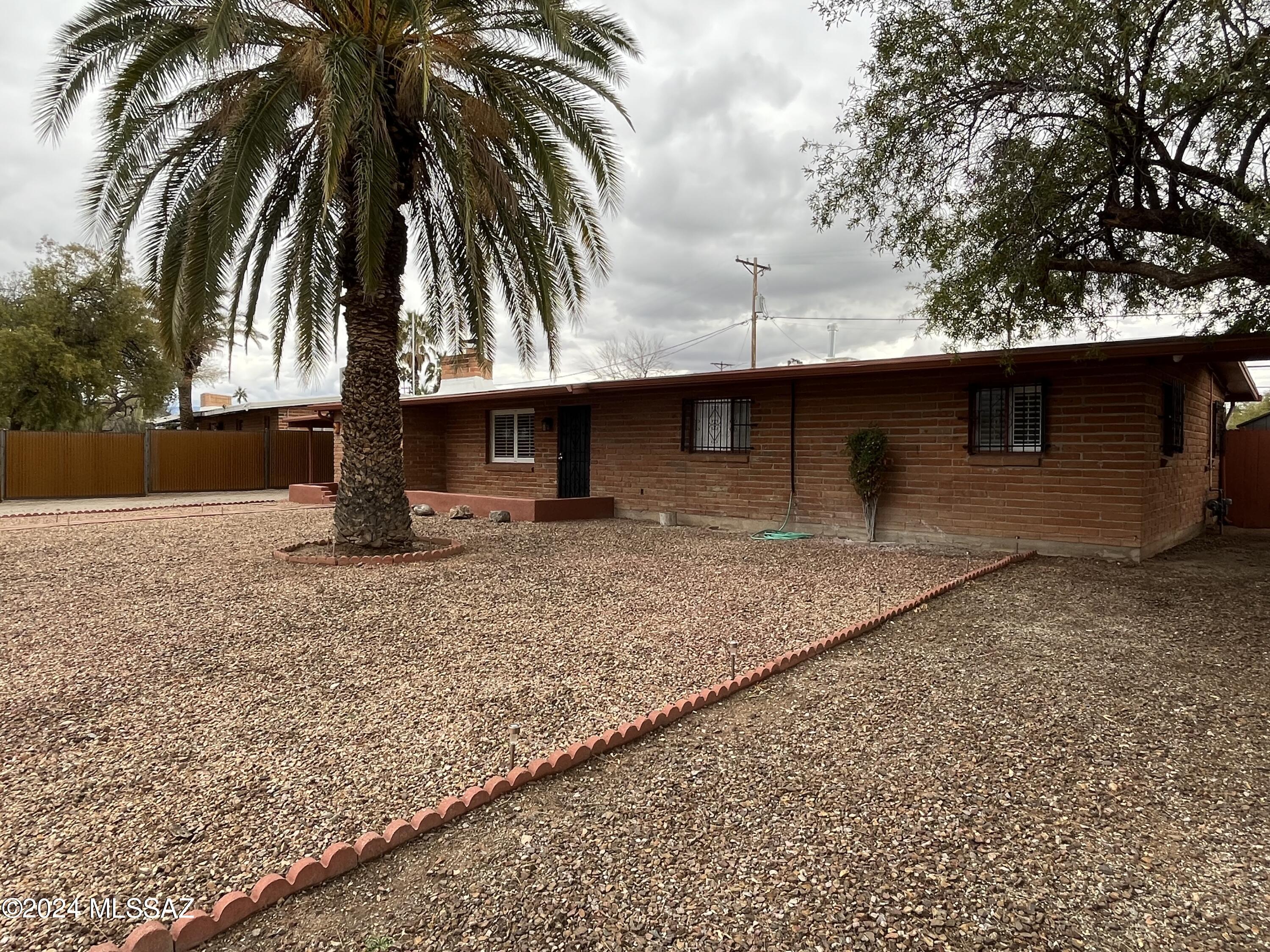 5532 E Spring Street