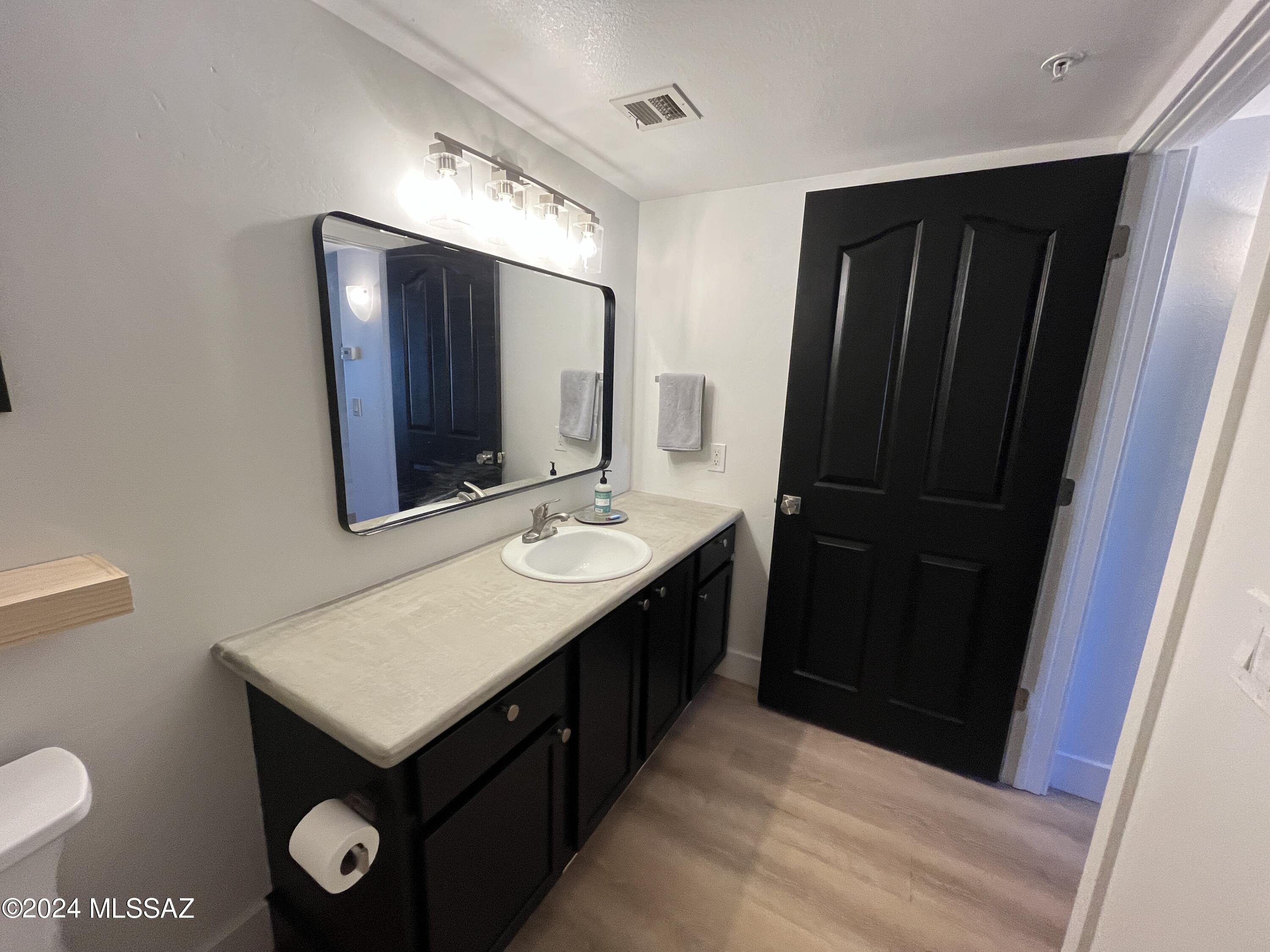 5751 N Kolb Road Unit: 33202