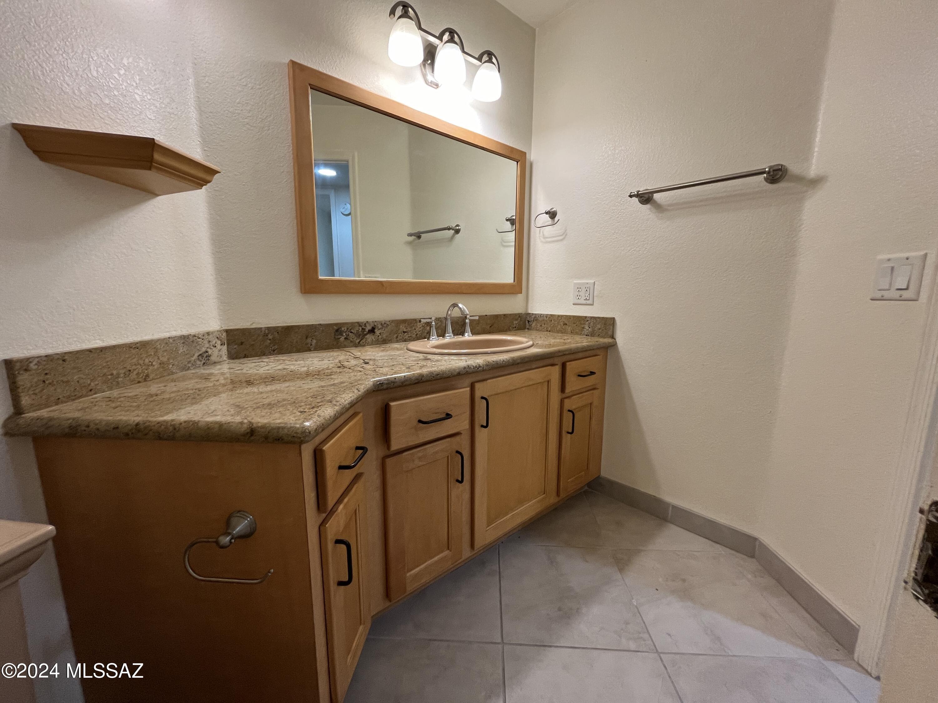 5751 N Kolb Road Unit: 2102