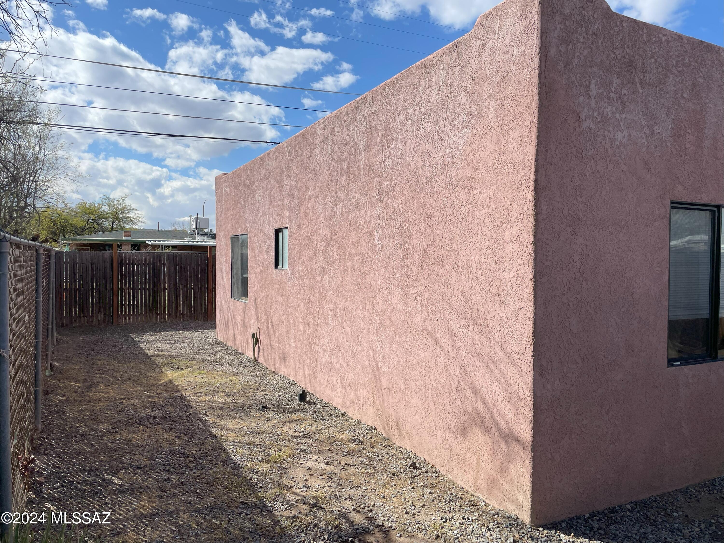 1307 W Saint Clair Street Unit: 2