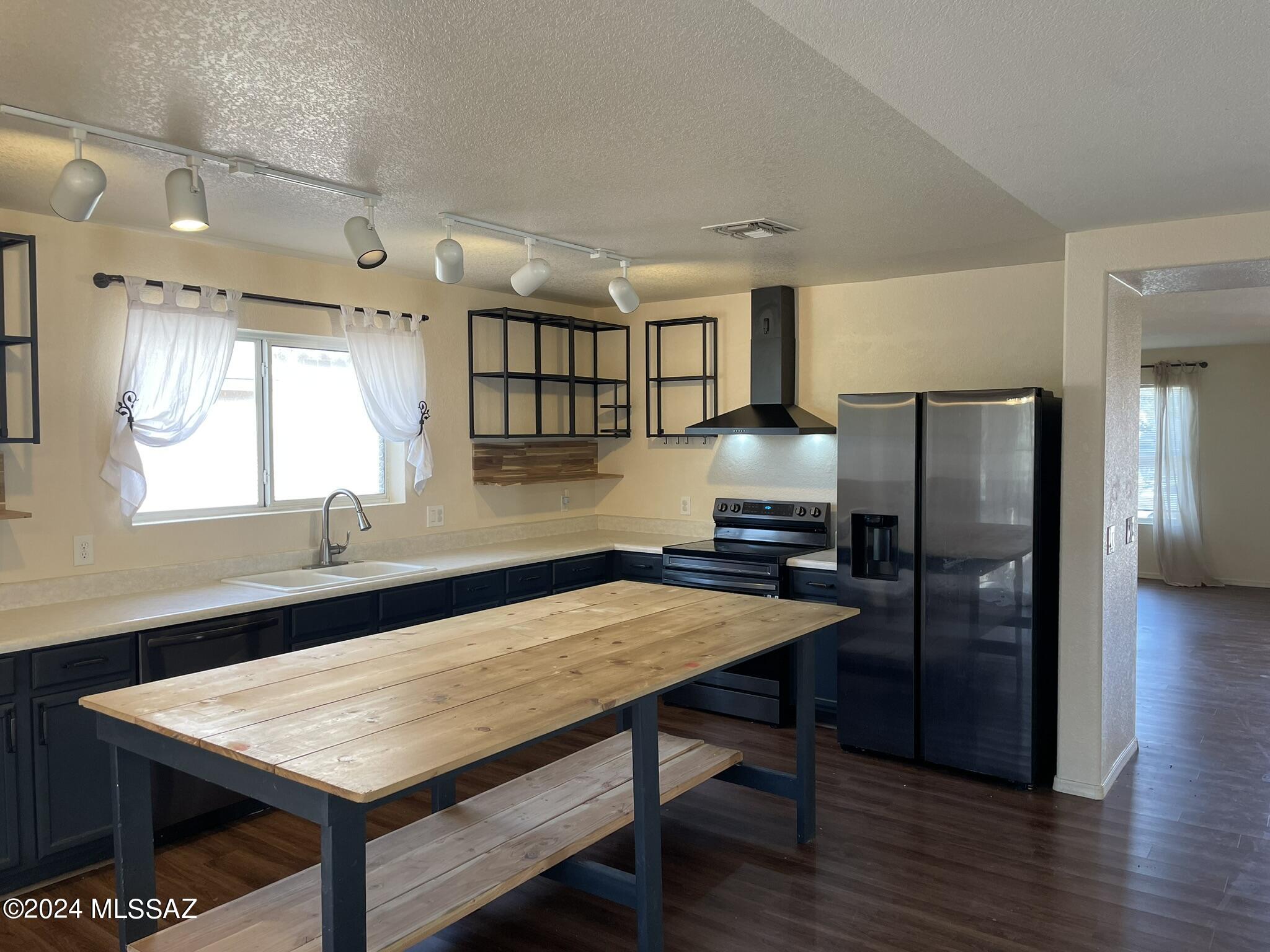 10930 S Camino San Clemente