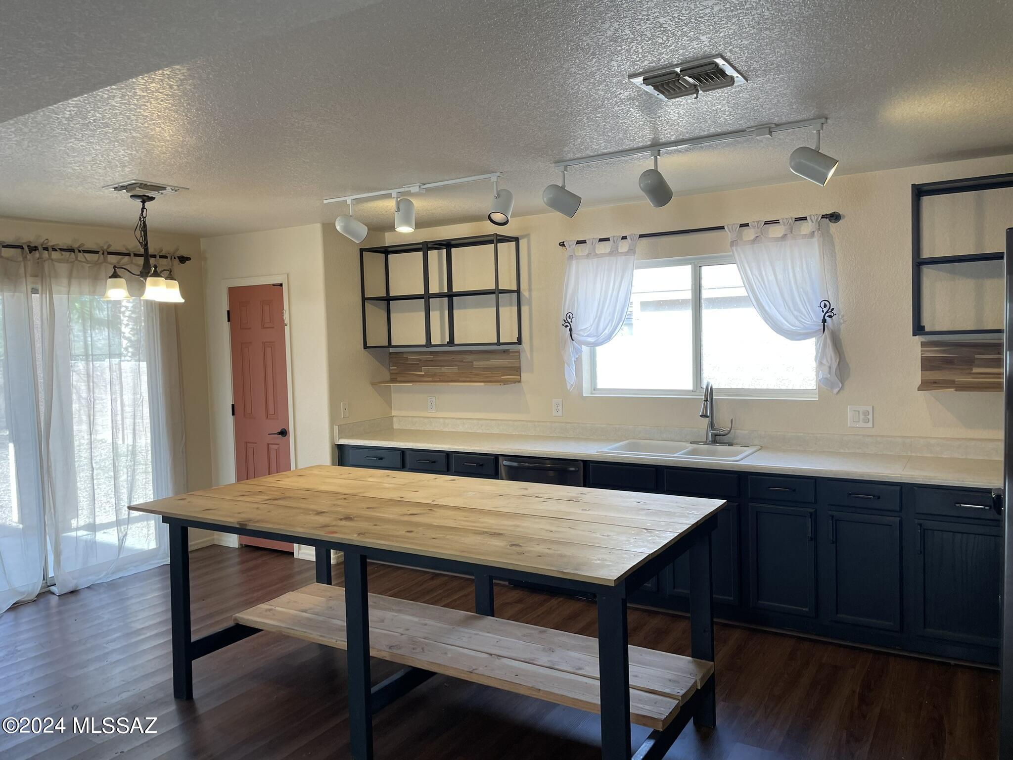 10930 S Camino San Clemente