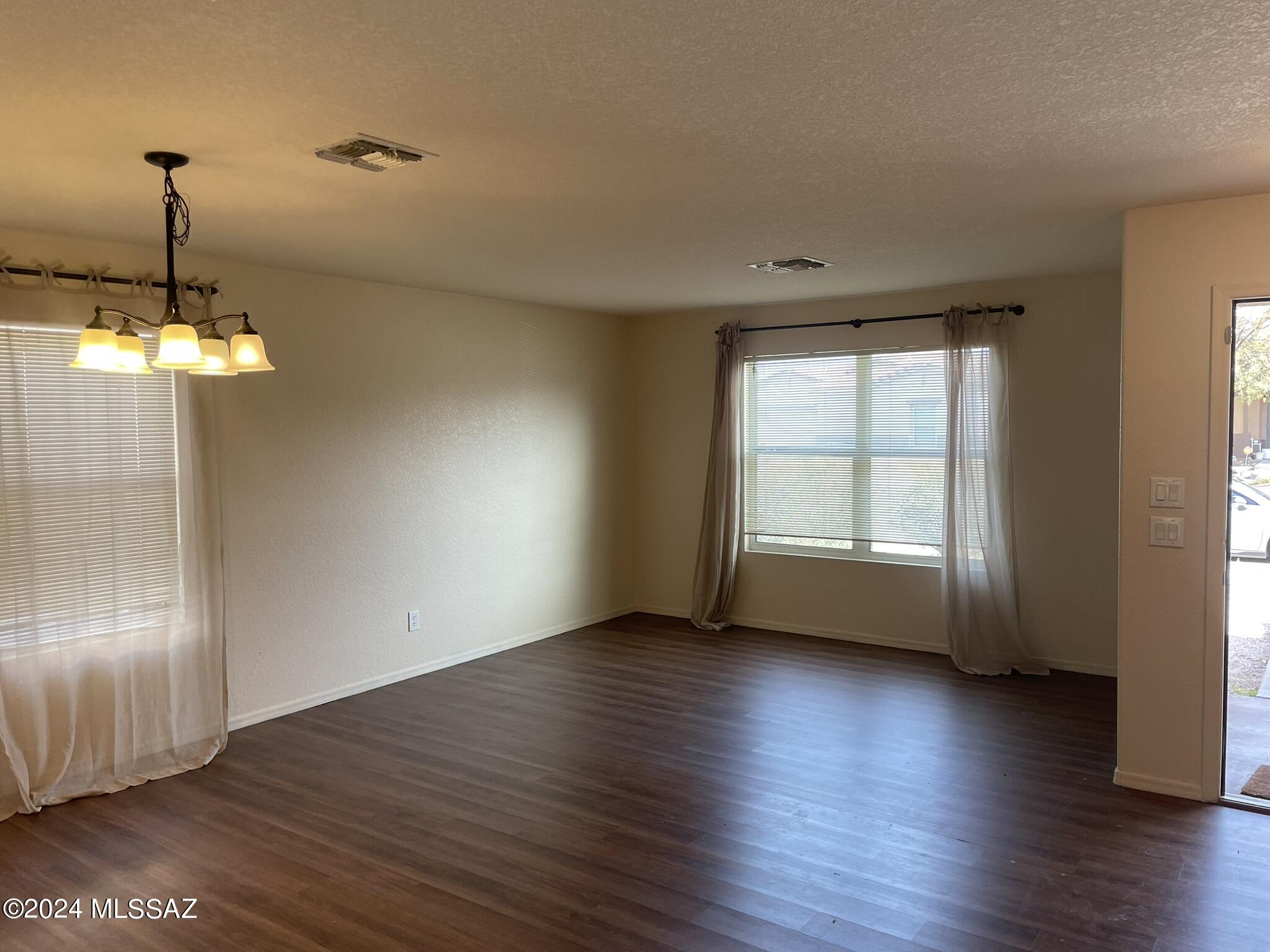 10930 S Camino San Clemente