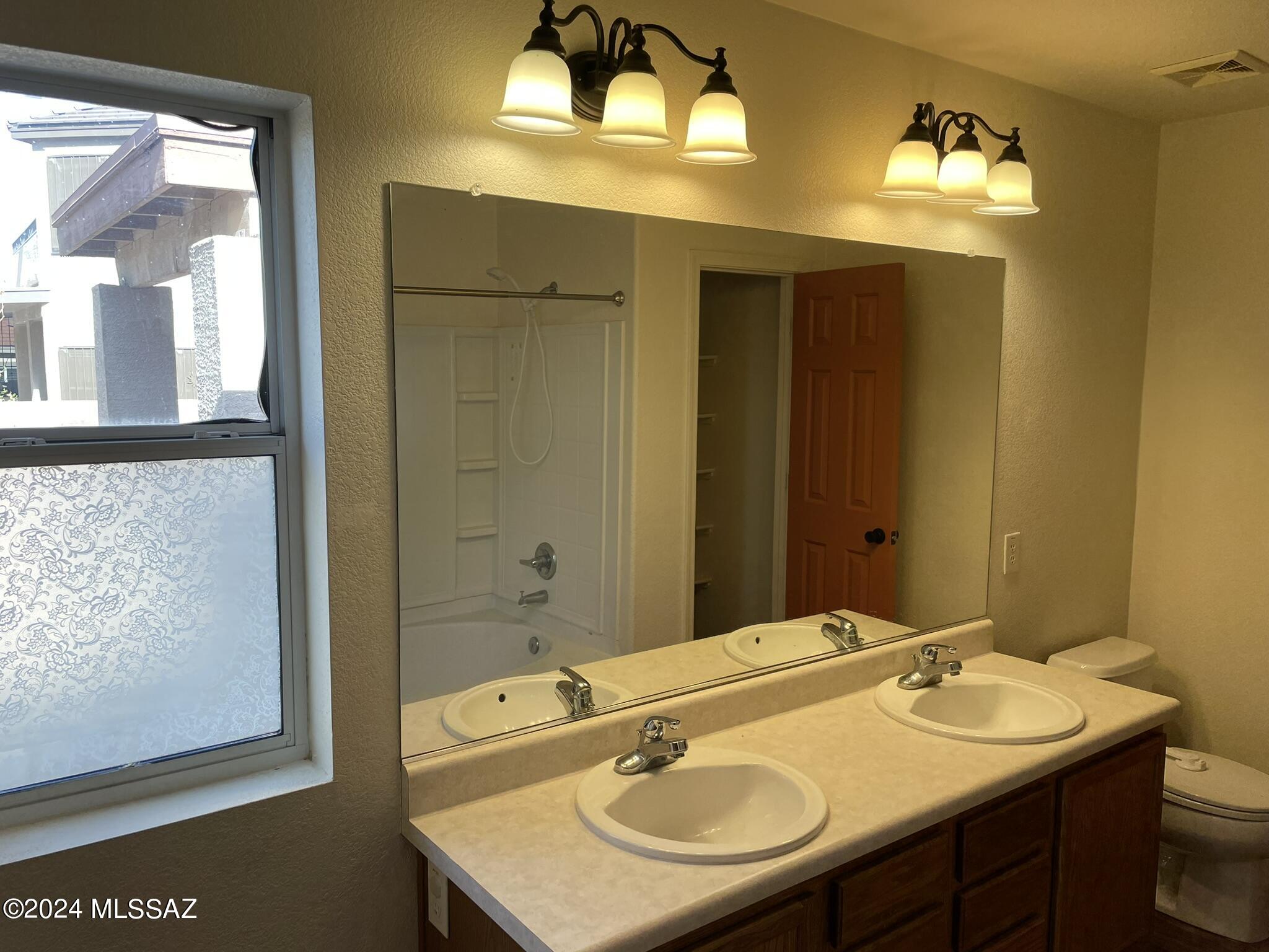 10930 S Camino San Clemente