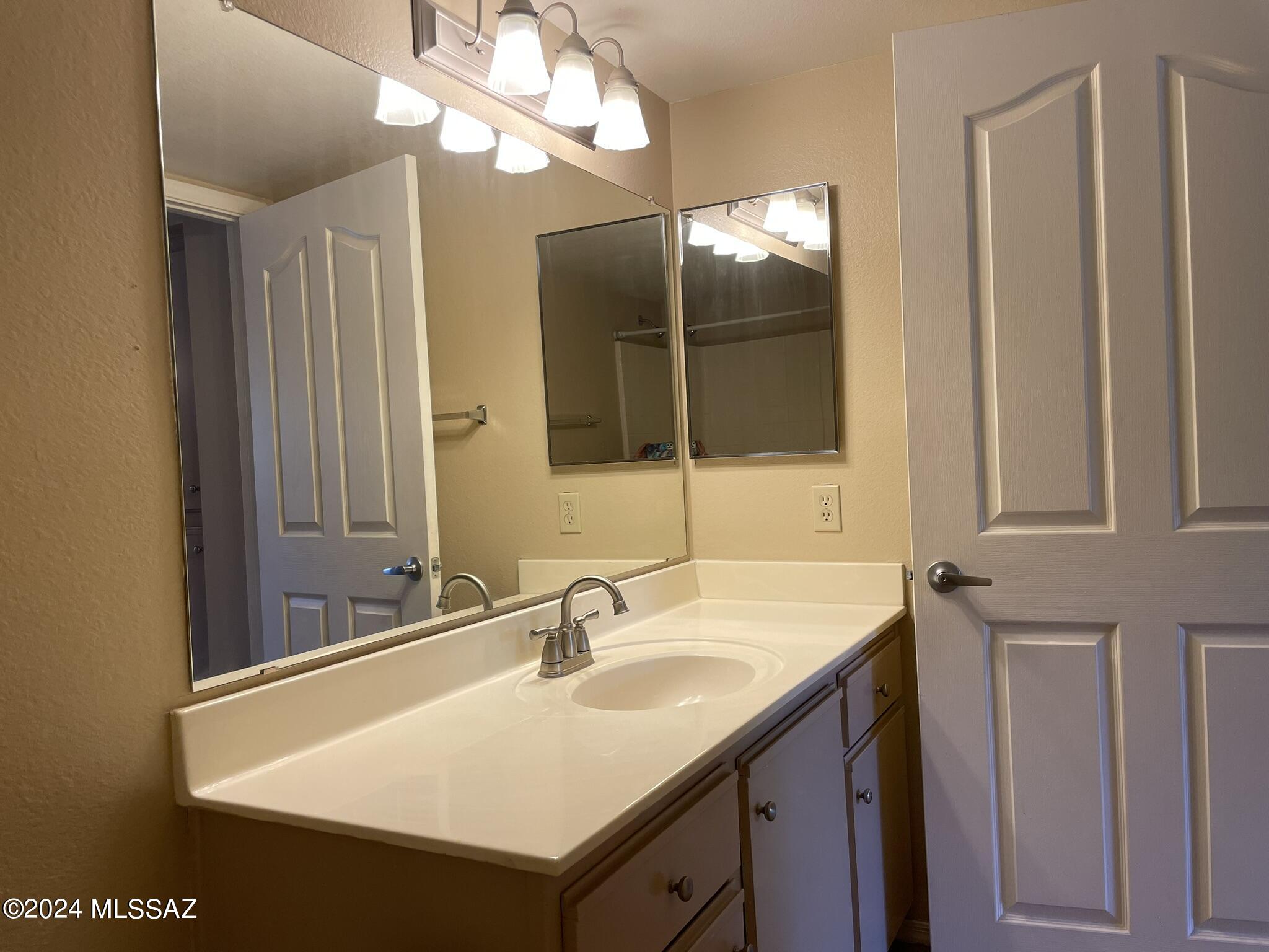 5751 N Kolb Road N Unit: 14101