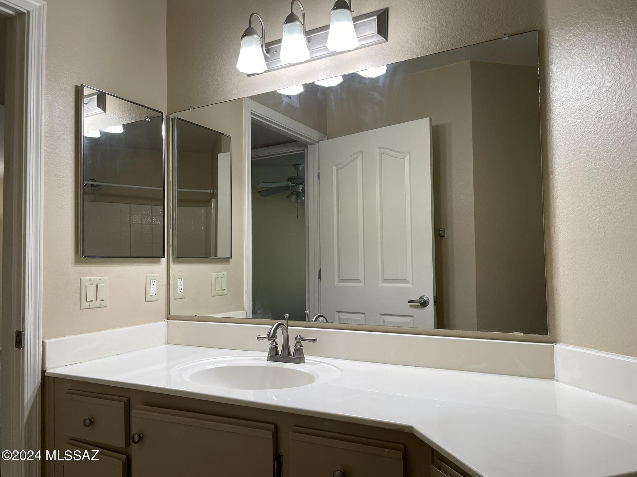 5751 N Kolb Road N Unit: 14101