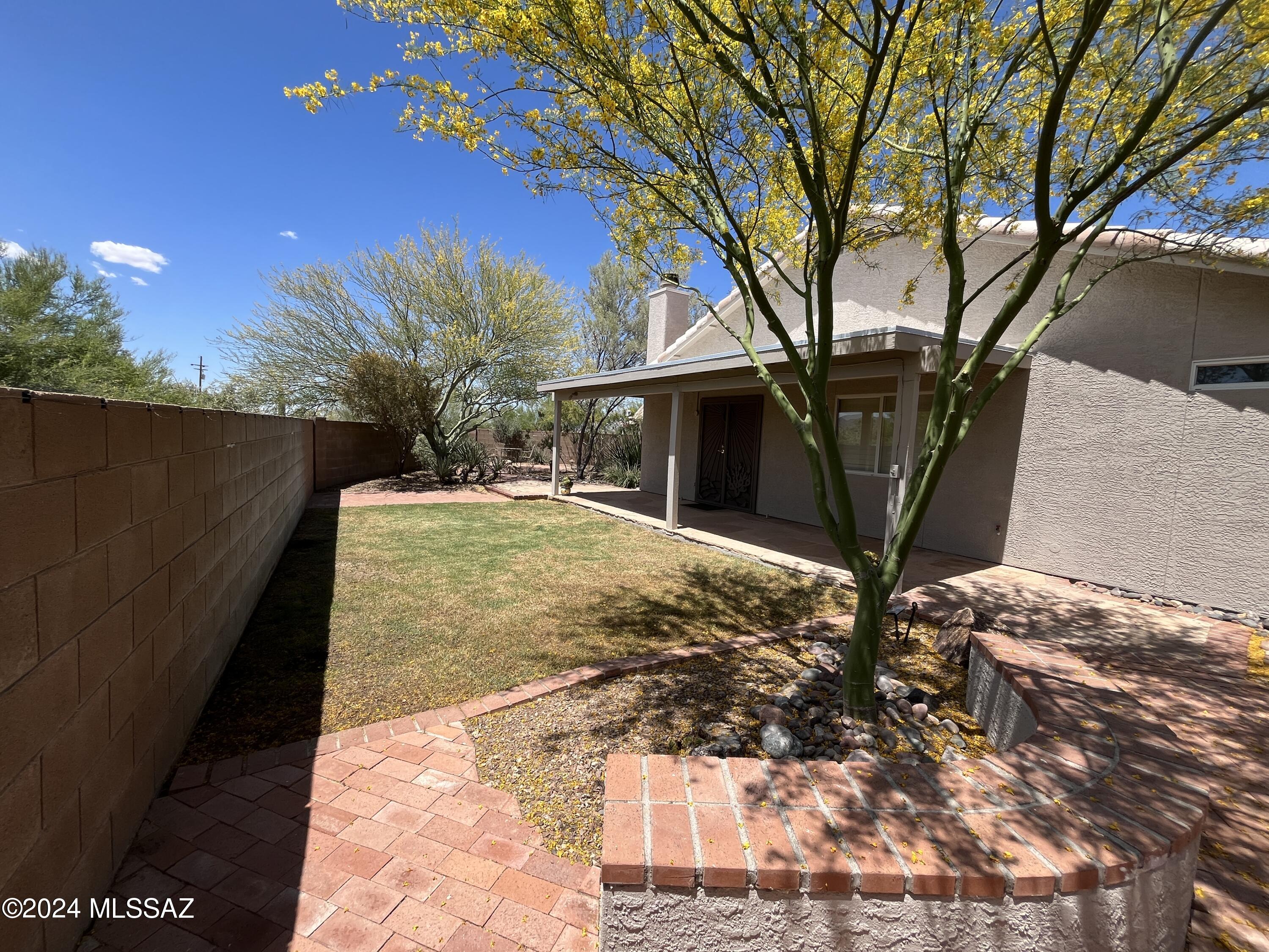 3449 N Avenida Albor