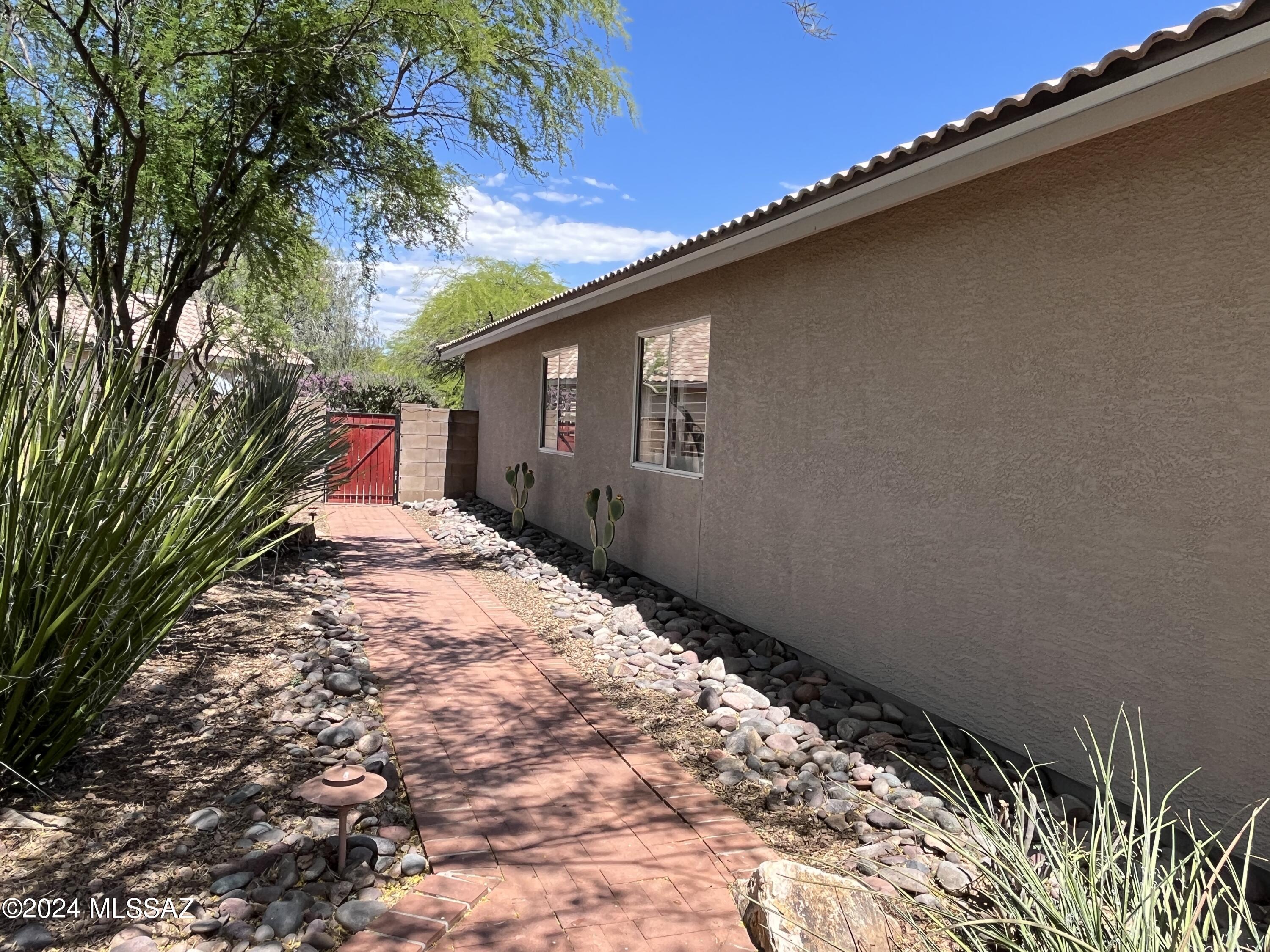 3449 N Avenida Albor