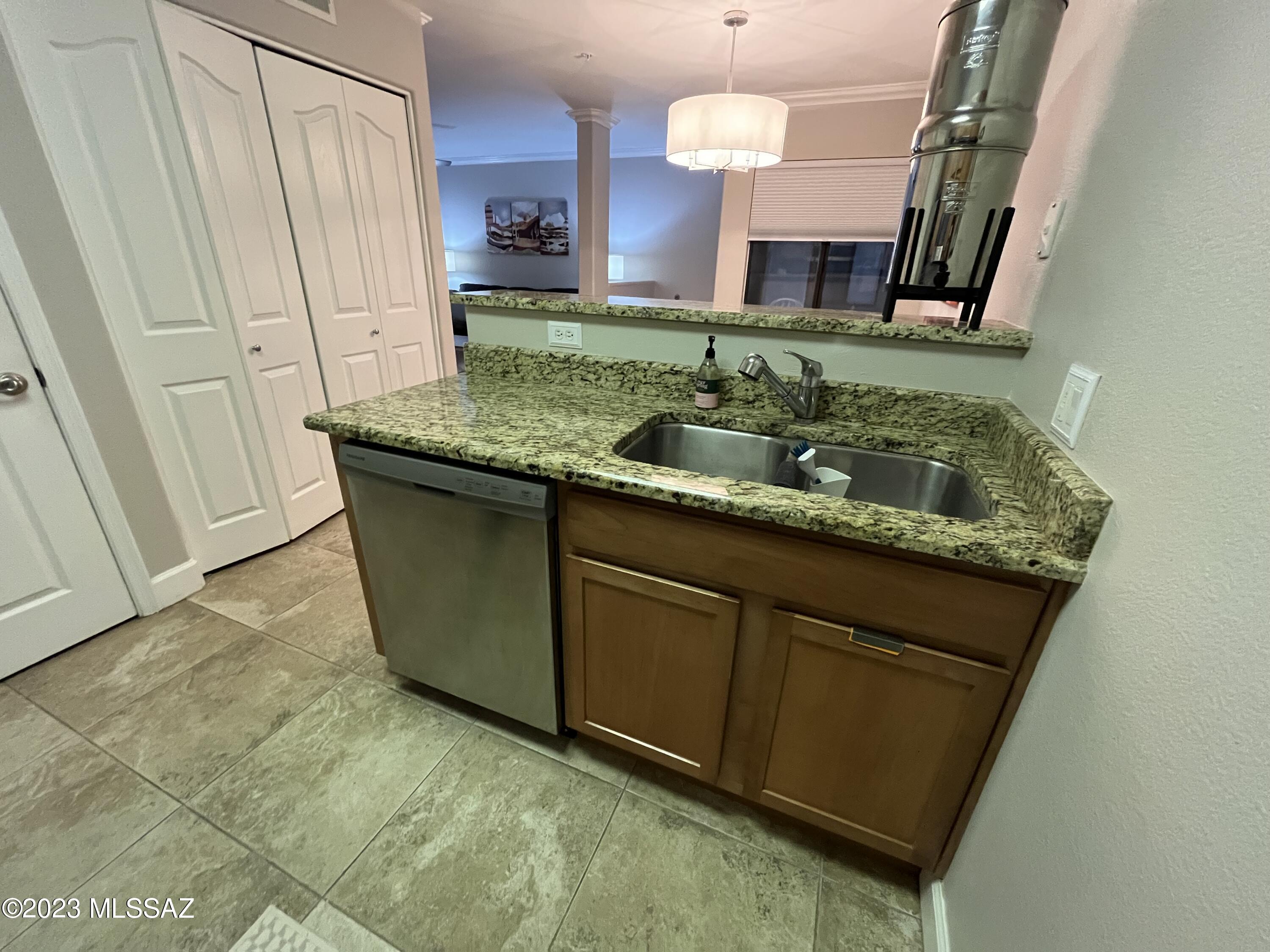 5751 N KOLB Road Unit: 40103