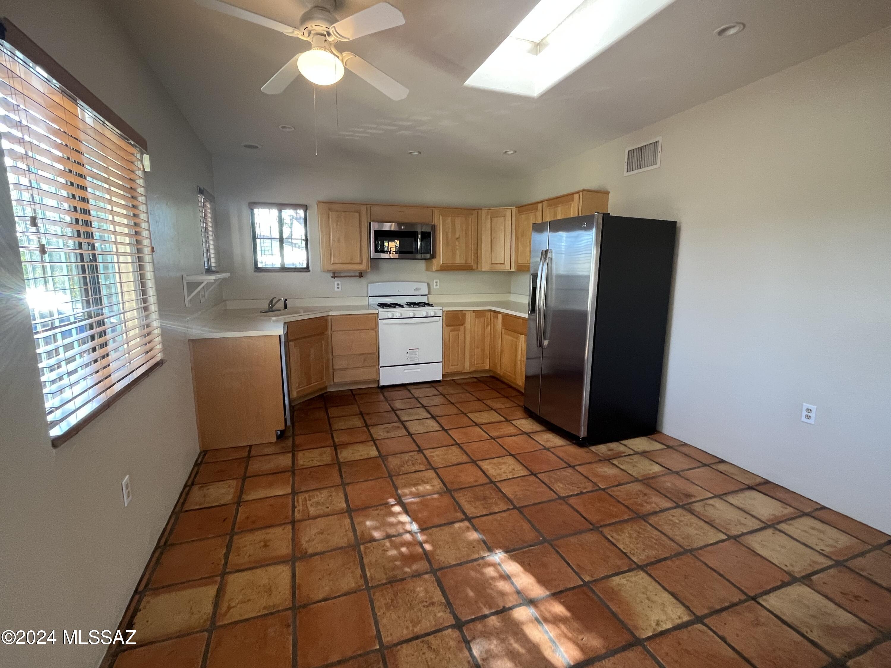 2622 E Edison Street