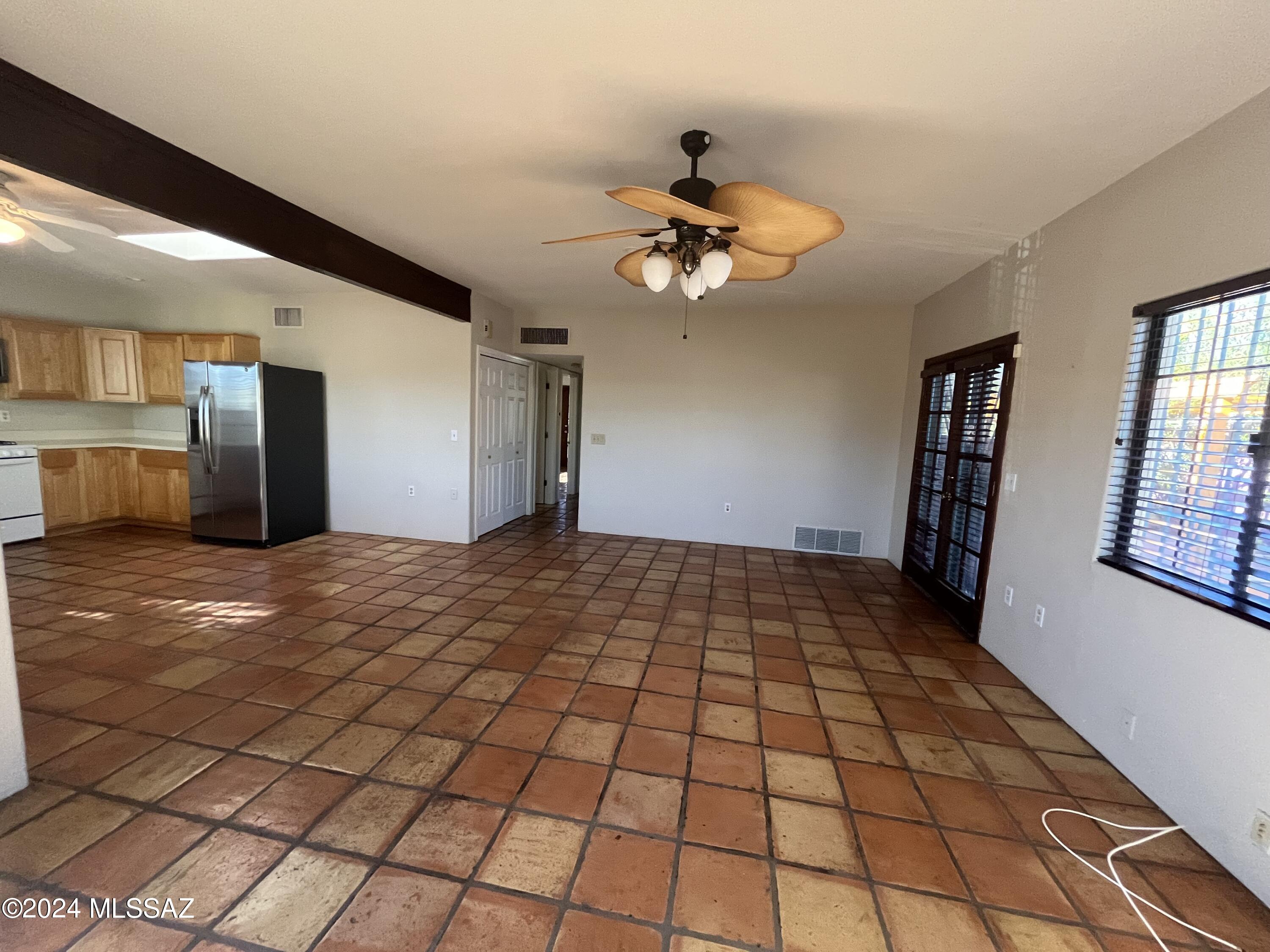 2622 E Edison Street