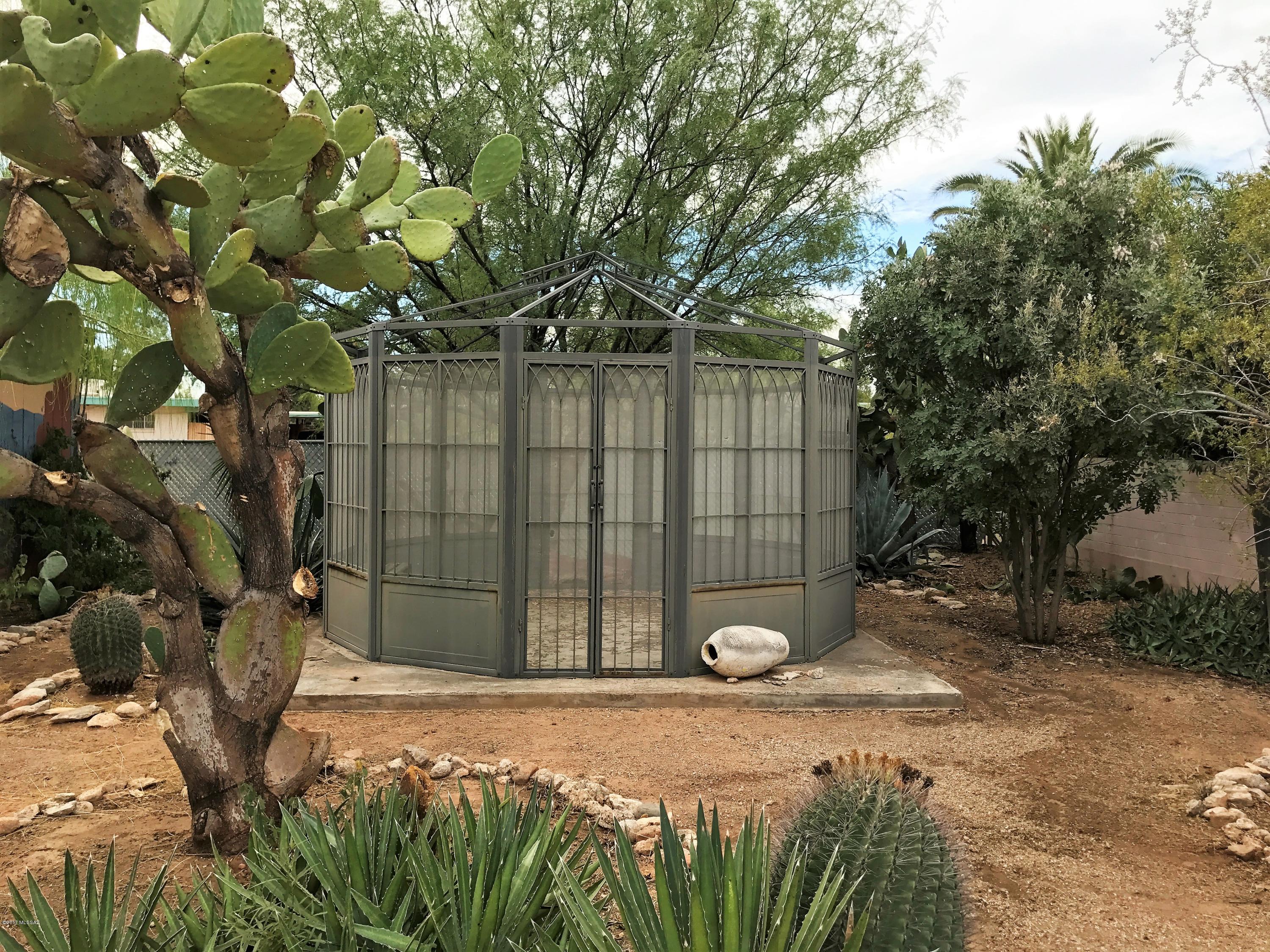 2622 E Edison Street