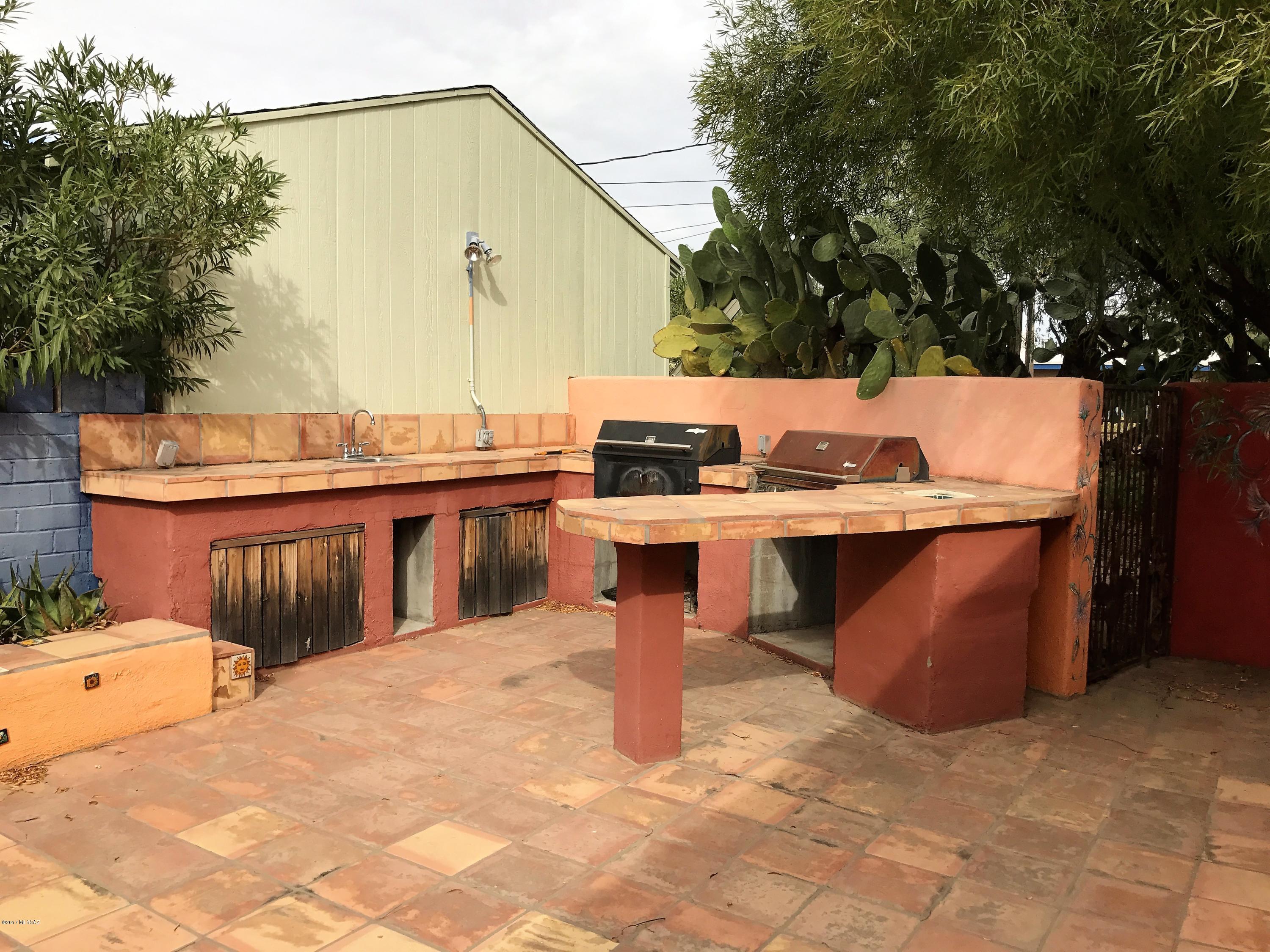 2622 E Edison Street