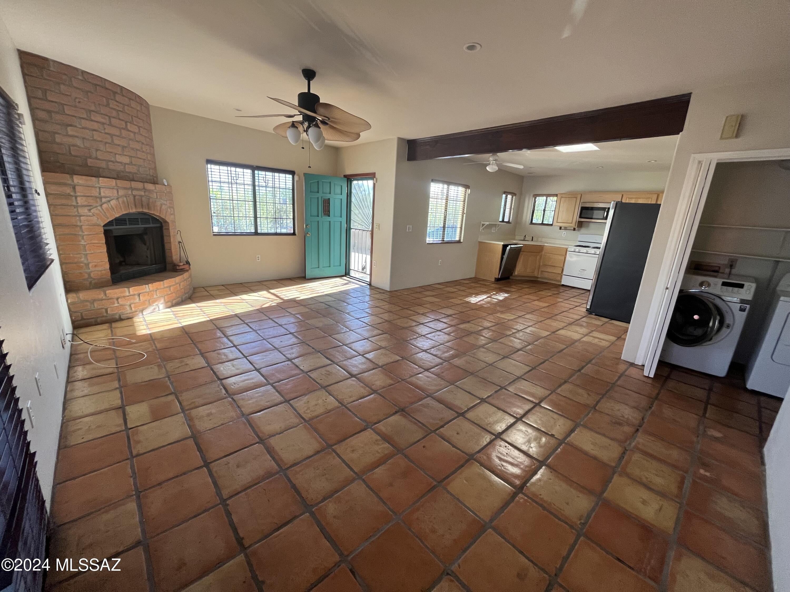 2622 E Edison Street