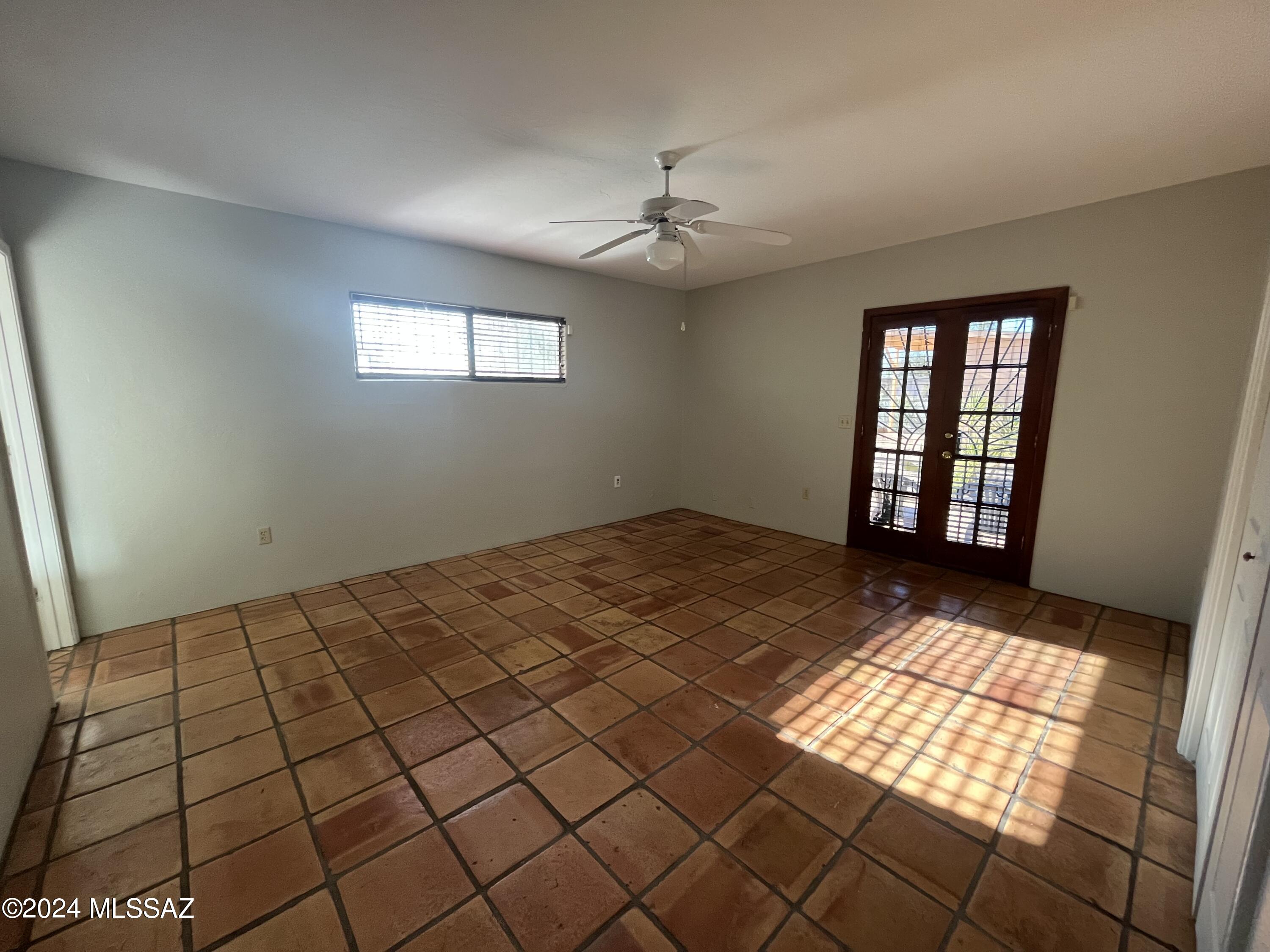 2622 E Edison Street