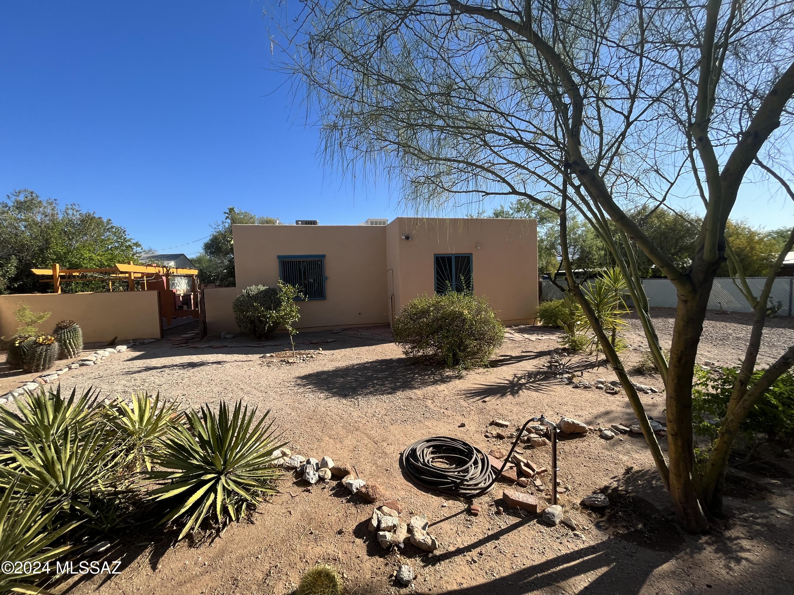 2622 E Edison Street