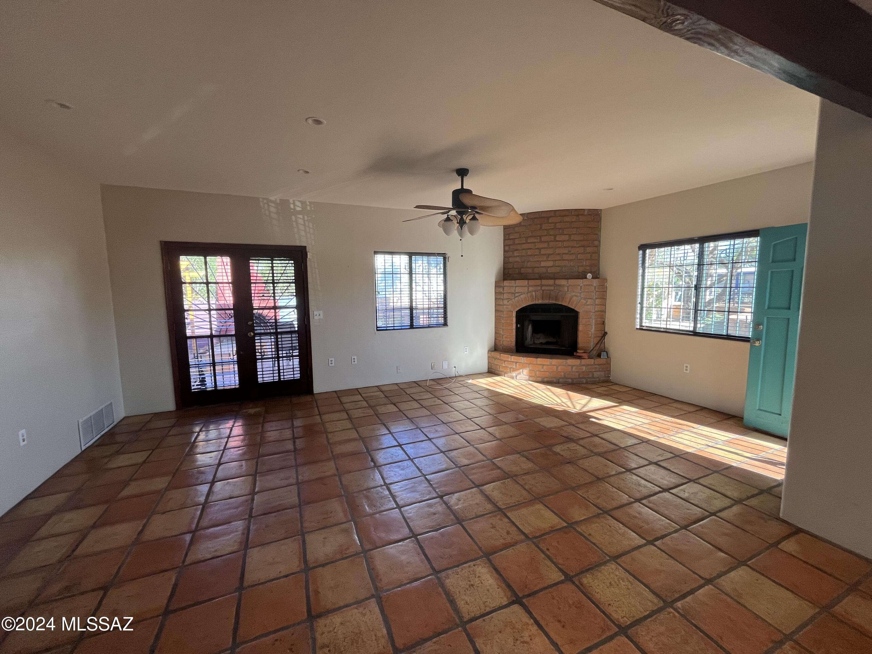 2622 E Edison Street