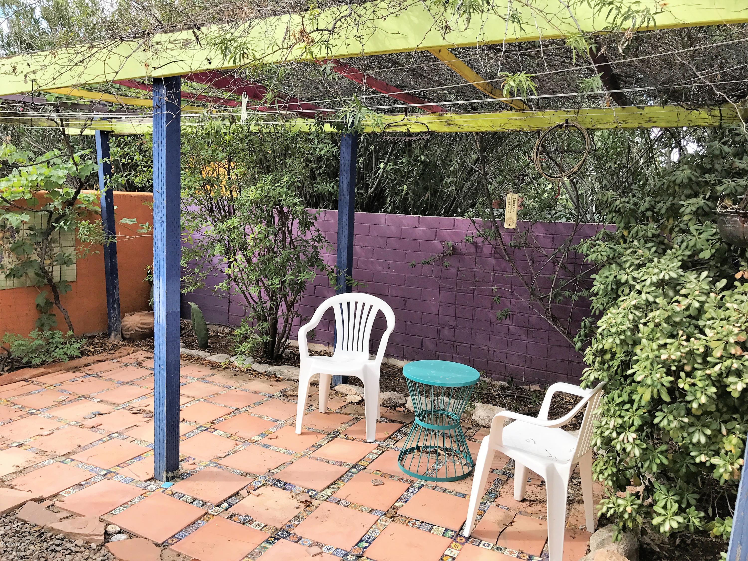 2622 E Edison Street