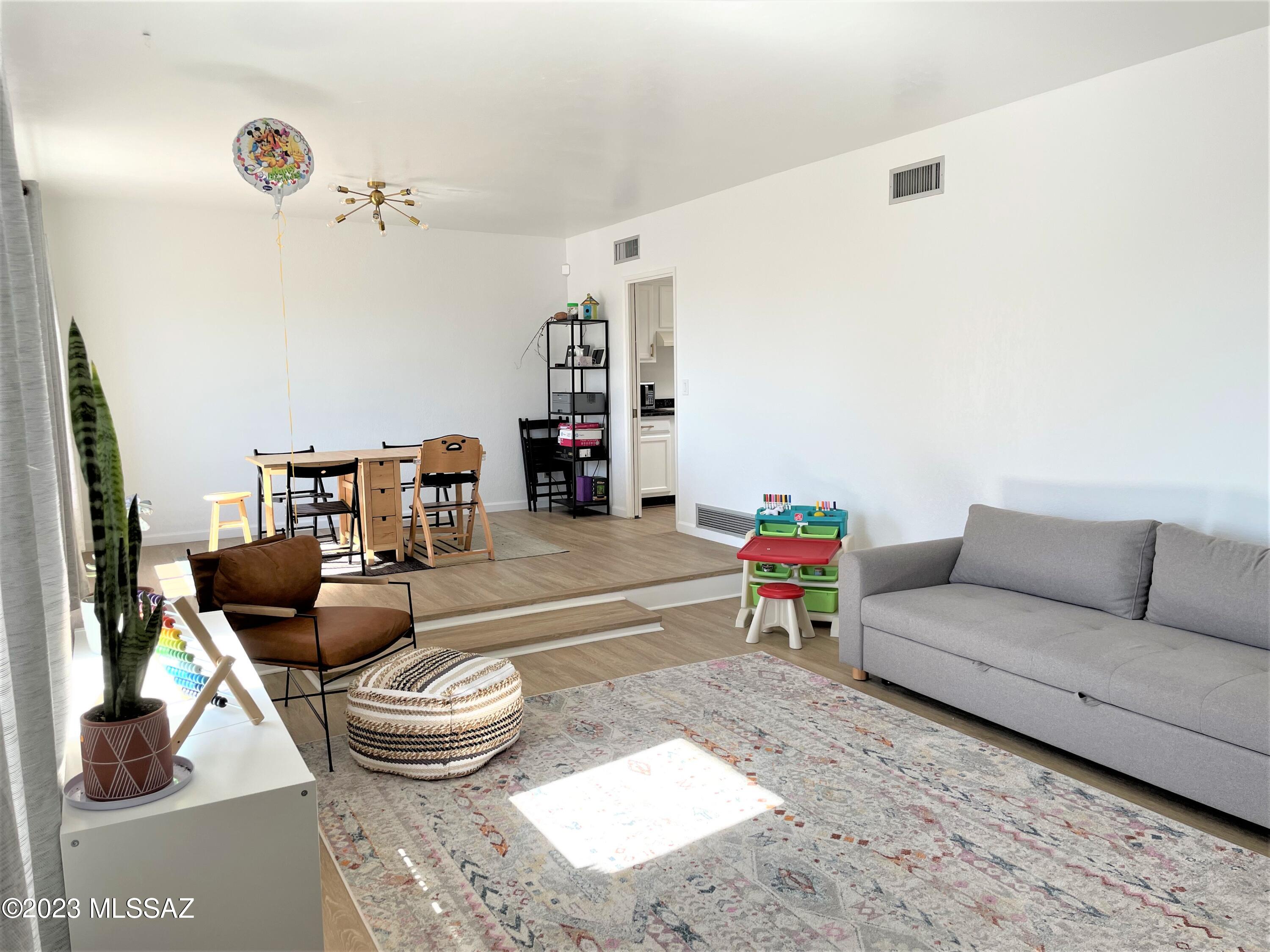 3441 N Camino De Piedras