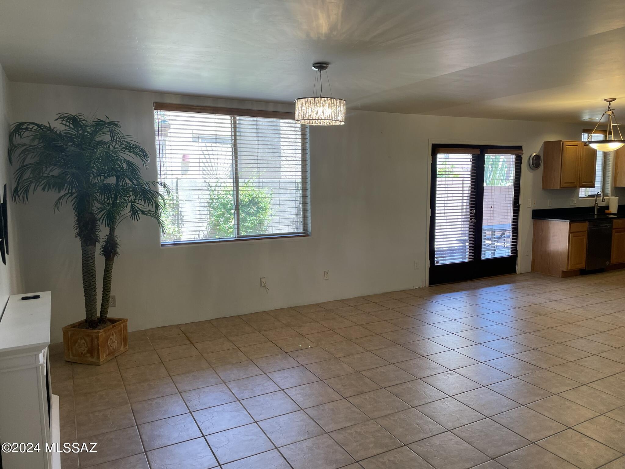 2944 N Cardell Circle