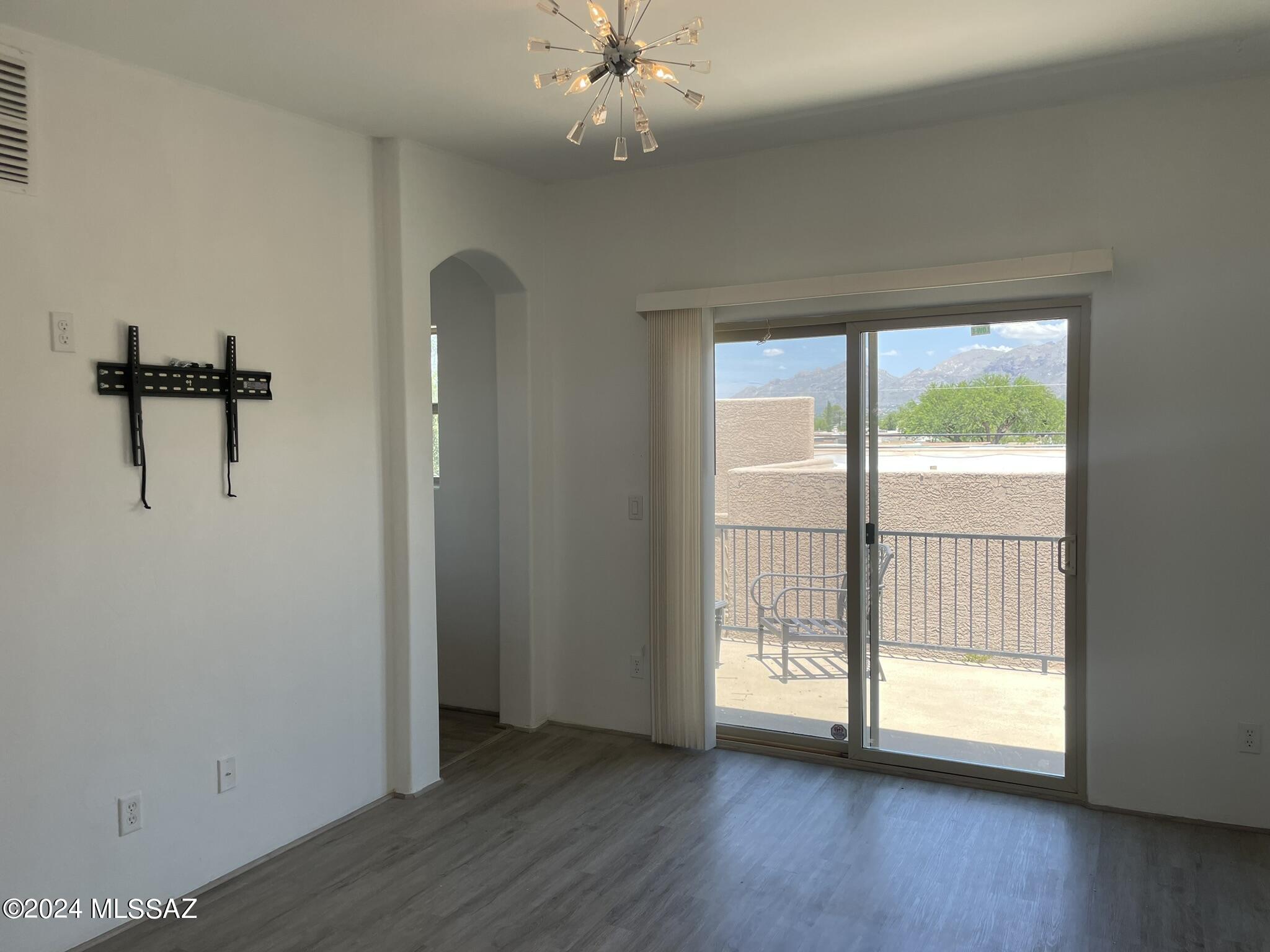 2944 N Cardell Circle